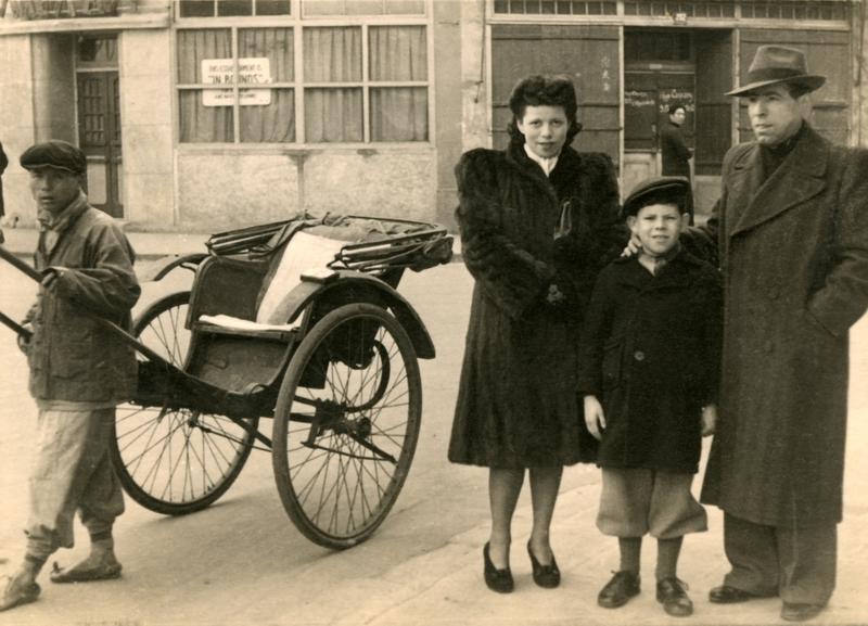 Peter Max as a child with his parents in Shanghai