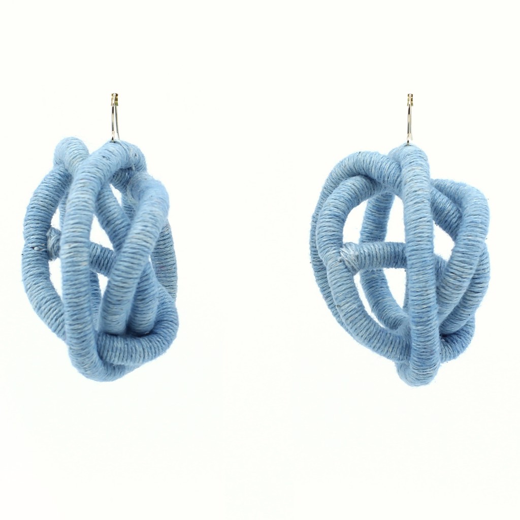 Aretes del Miedo Viene la Belleza Azul by Vianney Méndez