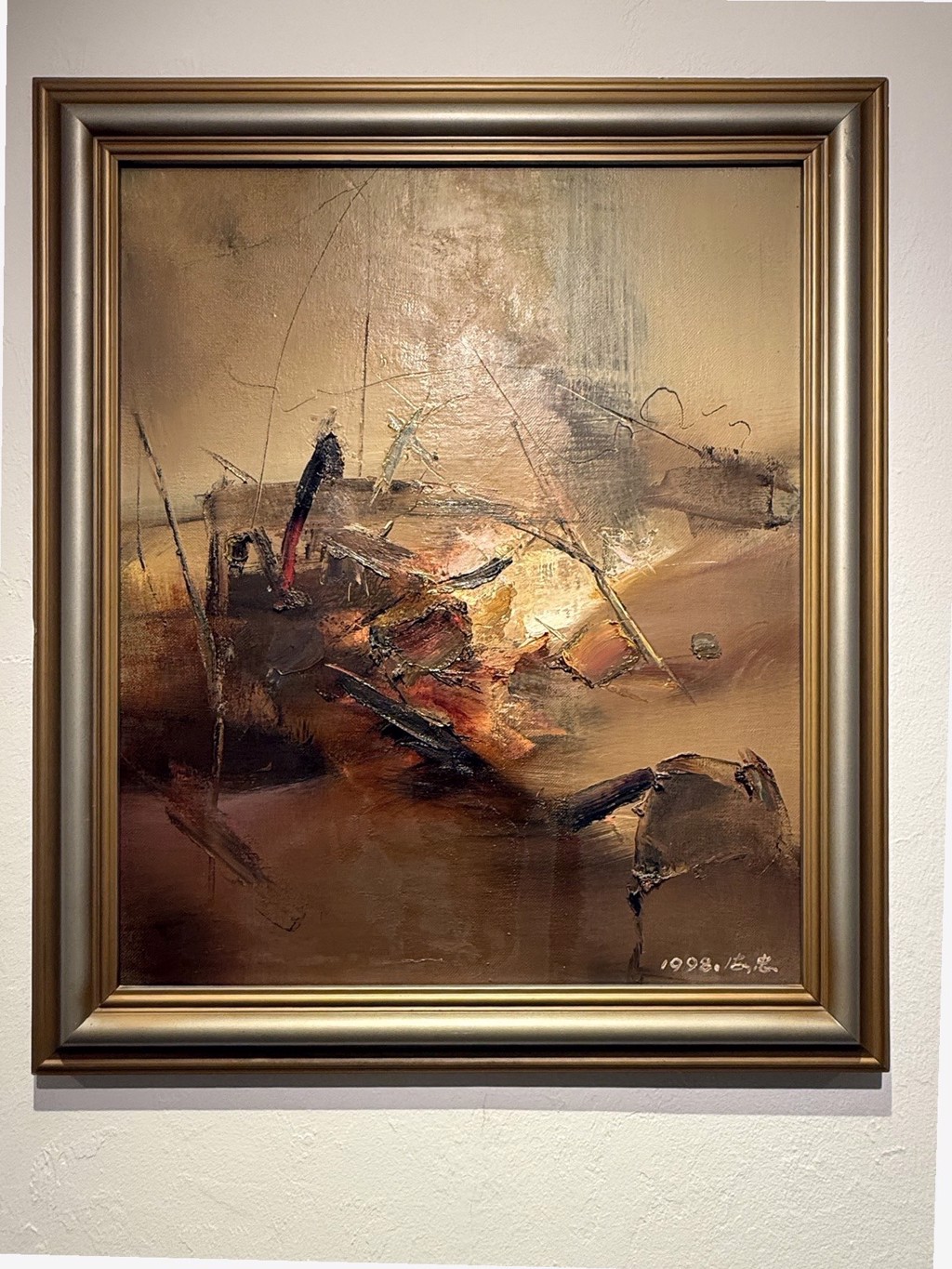 Fan Haizhong’s 1998 Record (Shipwreck), a framed vertical oil painting with dark angular forms, red accents and an ochre-brown ground.