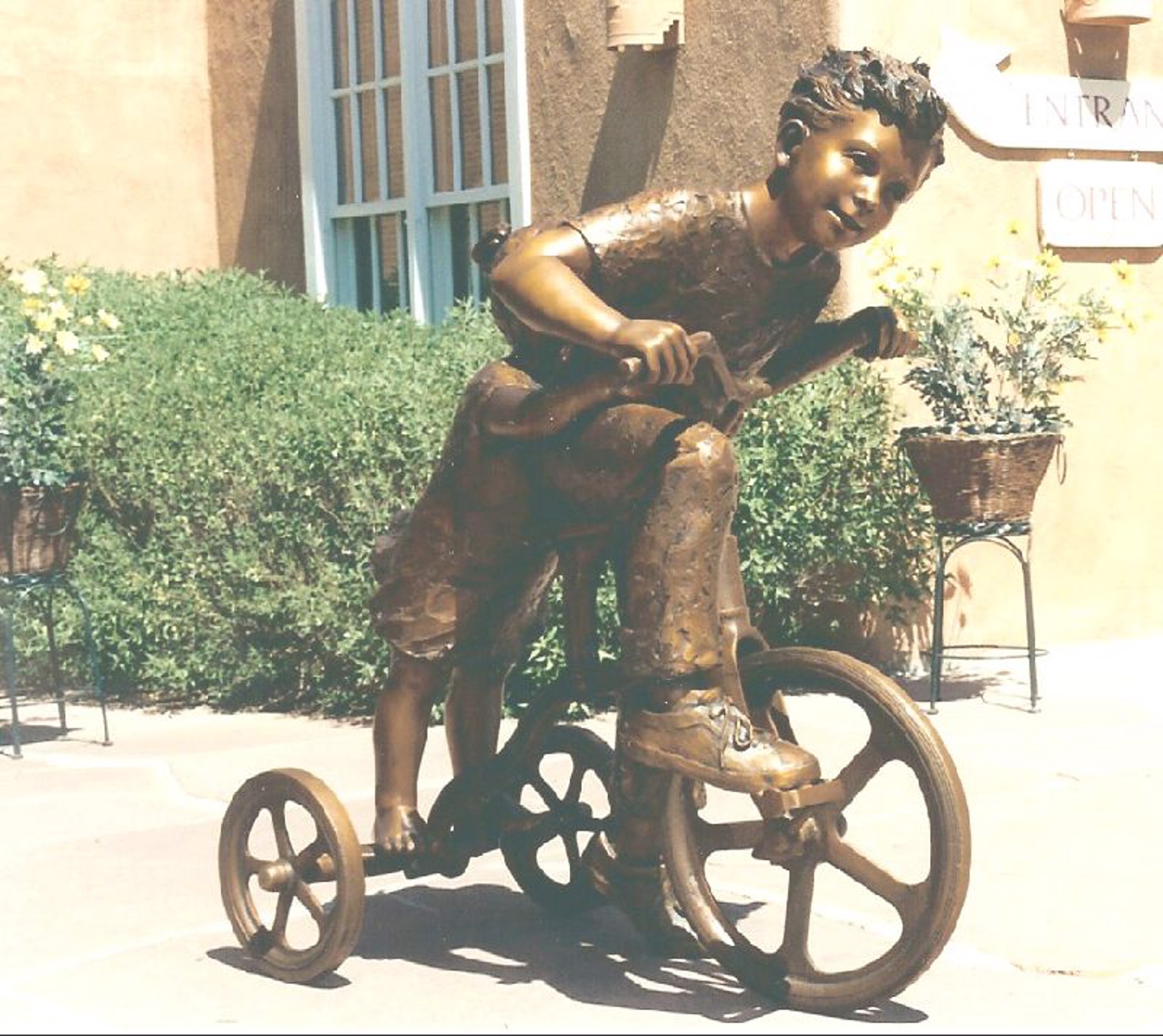Hitchin' a Ride by L'Deane Trueblood (sculptor)