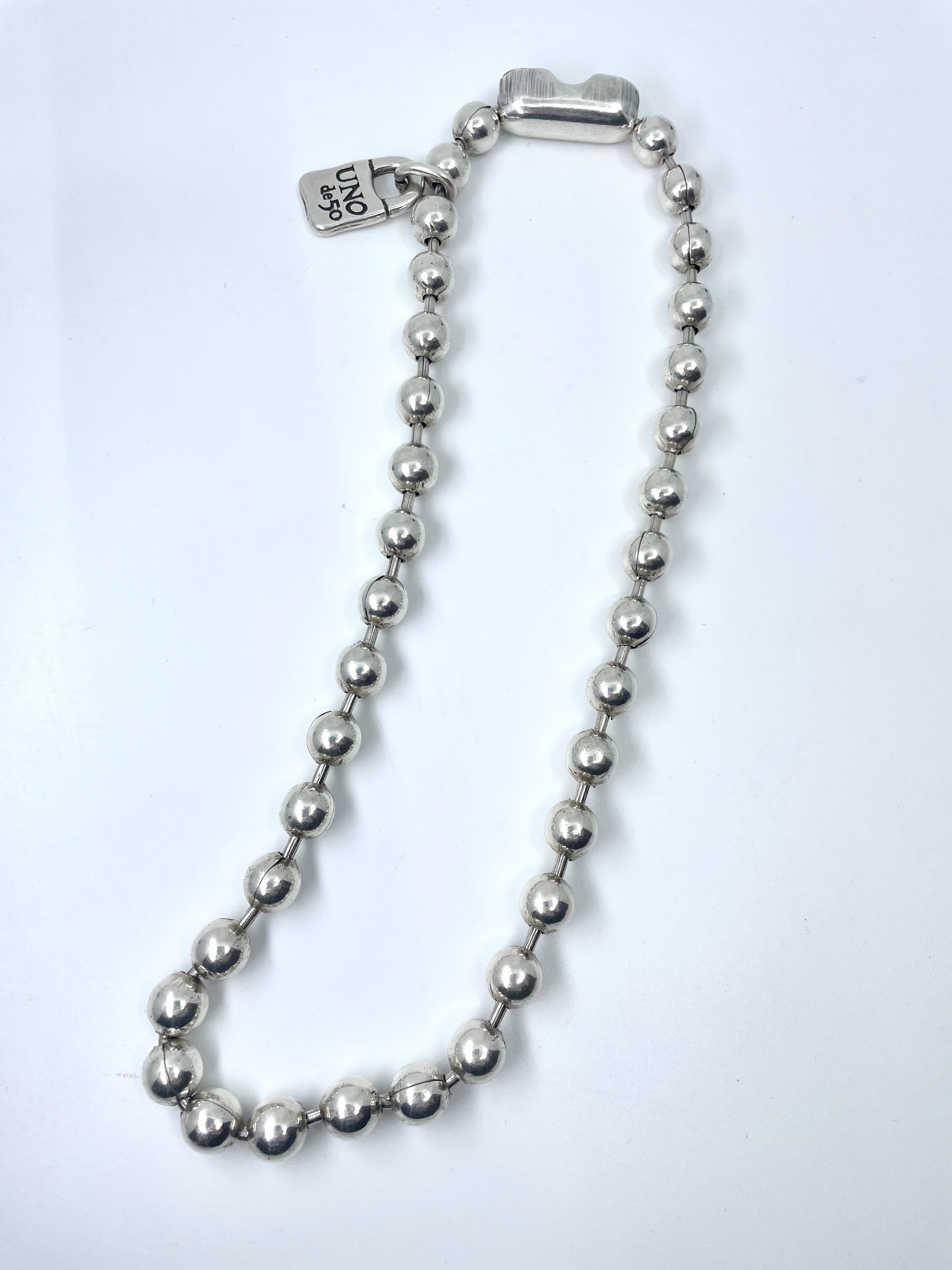 9323 Thick Silver Bead Necklace by UNO DE 50