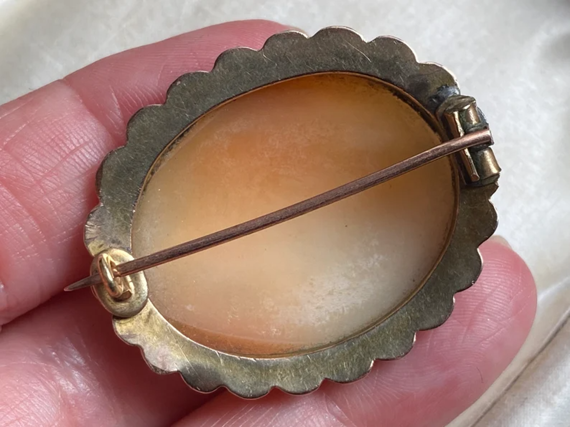 Victorian grand tour Doves of Pliny Italian carved shell cameo brooch/pin, 9ct gold by Cameo