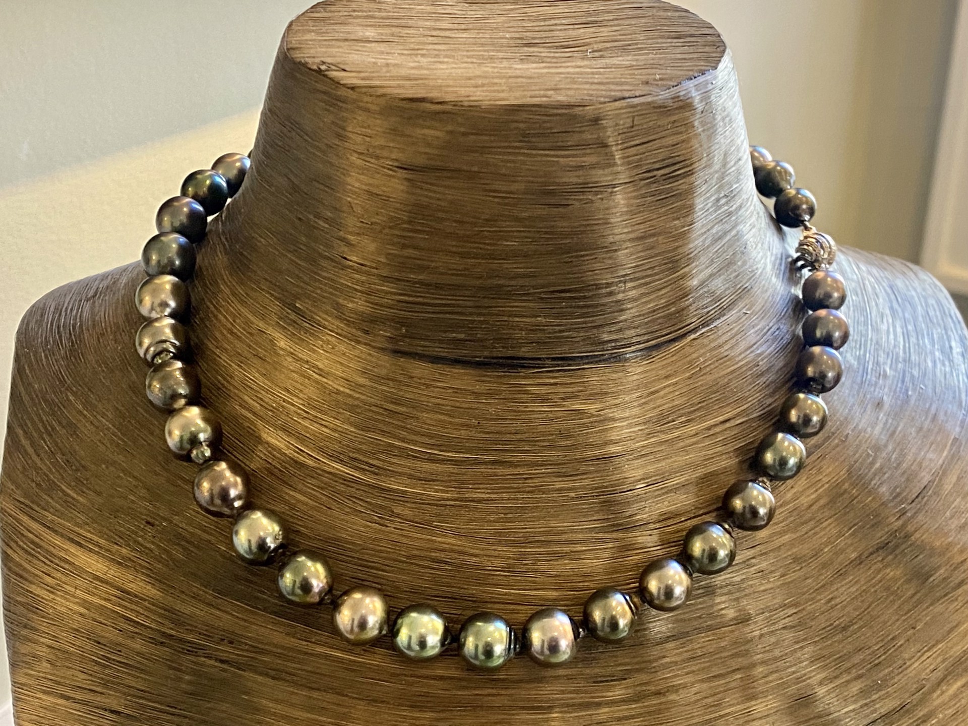 Tahitian Pearl Necklace by Sidney Soriano