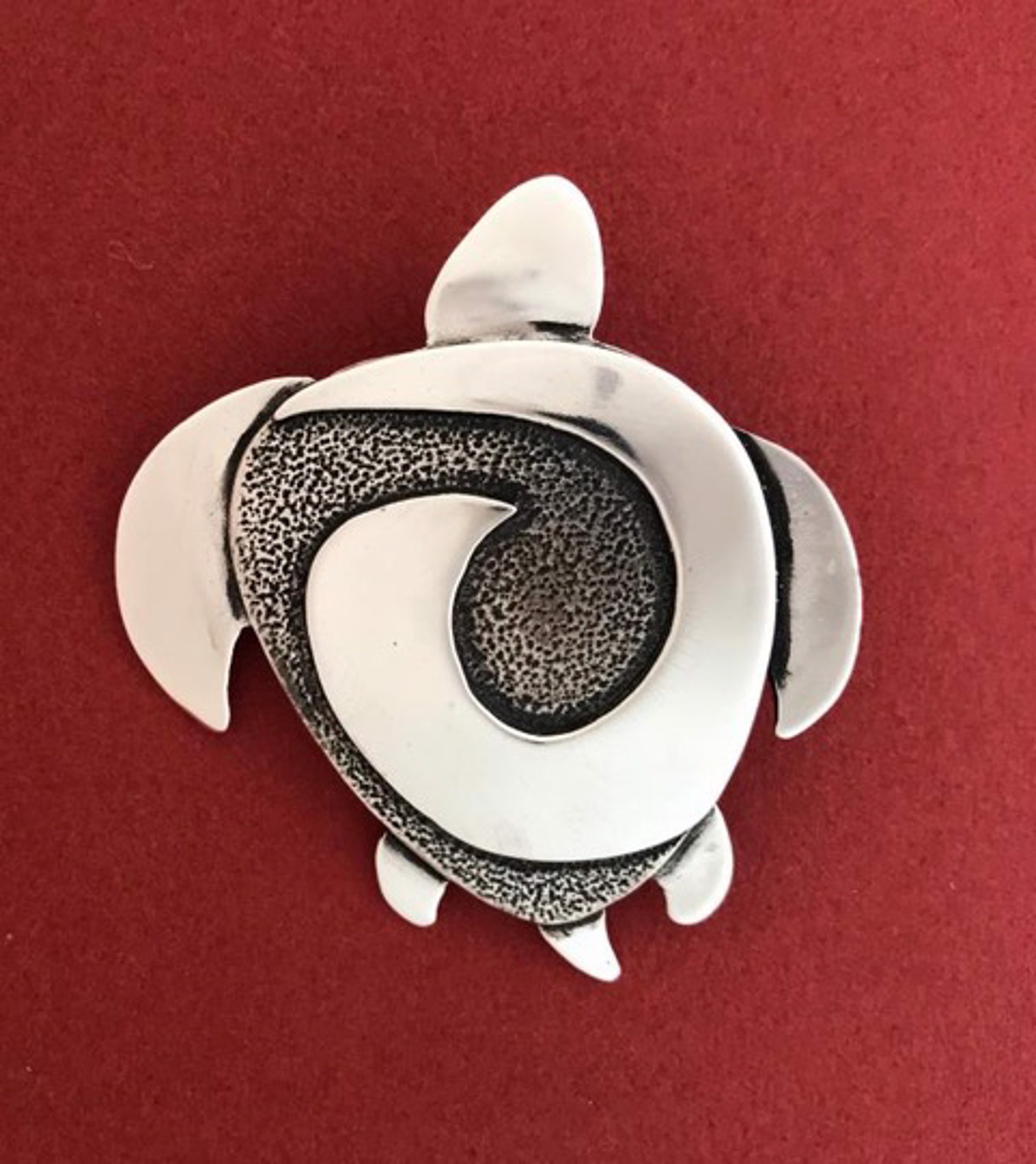 Swimmer Turtle pendant by Melanie A. Yazzie | Glenn Green Galleries