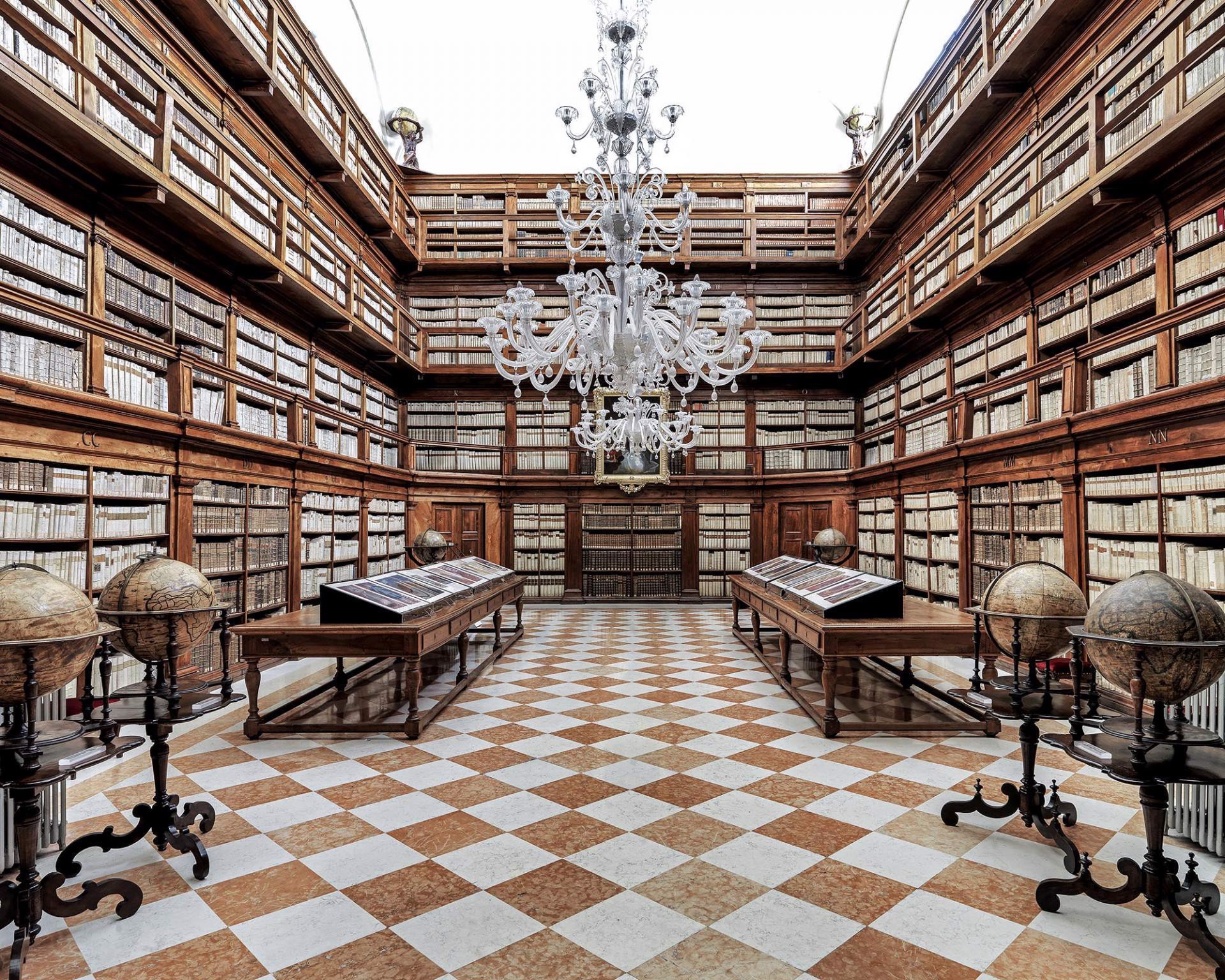 Biblioteca Teresiana II, Mantova by Massimo Listri