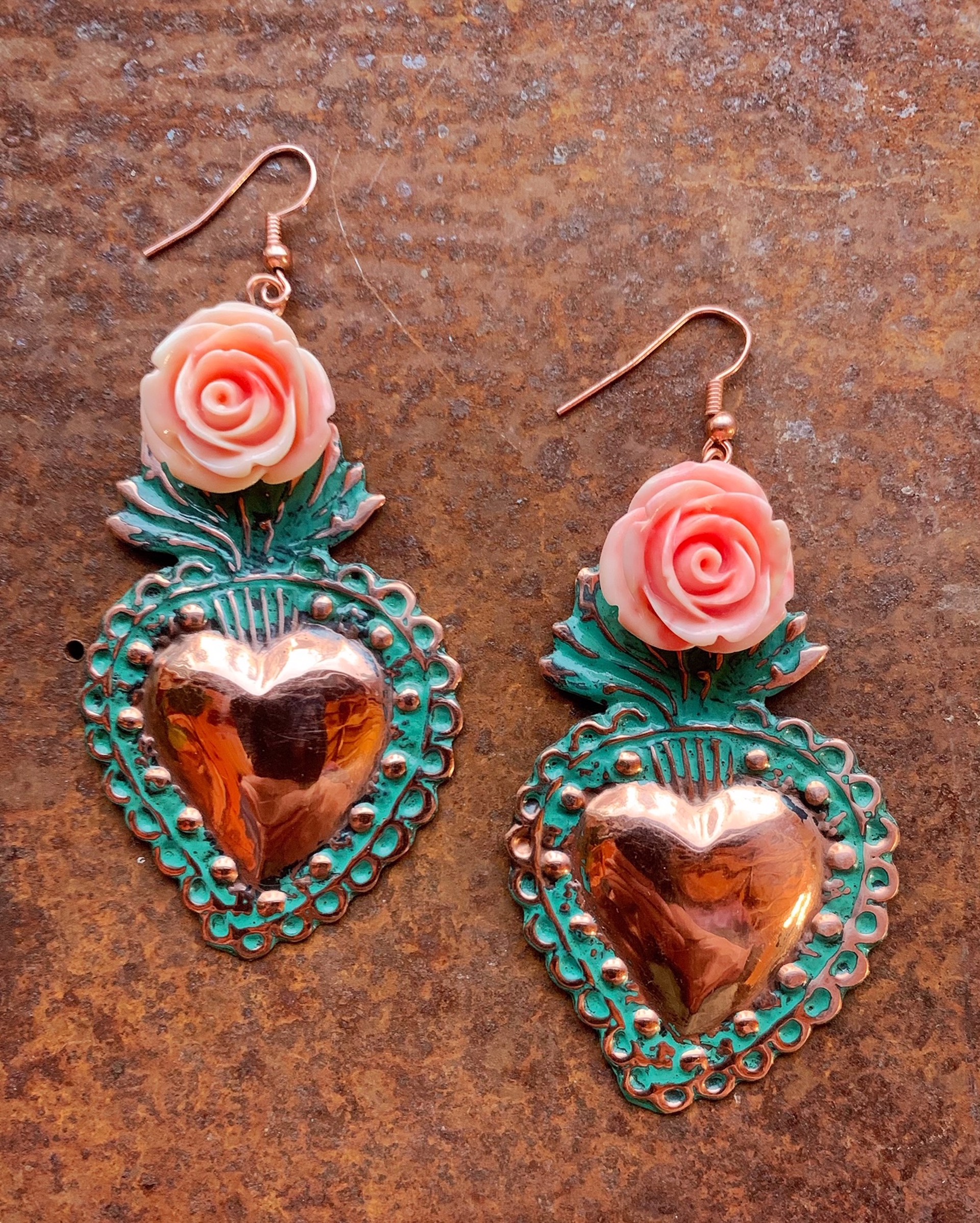 K794 Sacred Hearts with Pink Roses by Kelly Ormsby