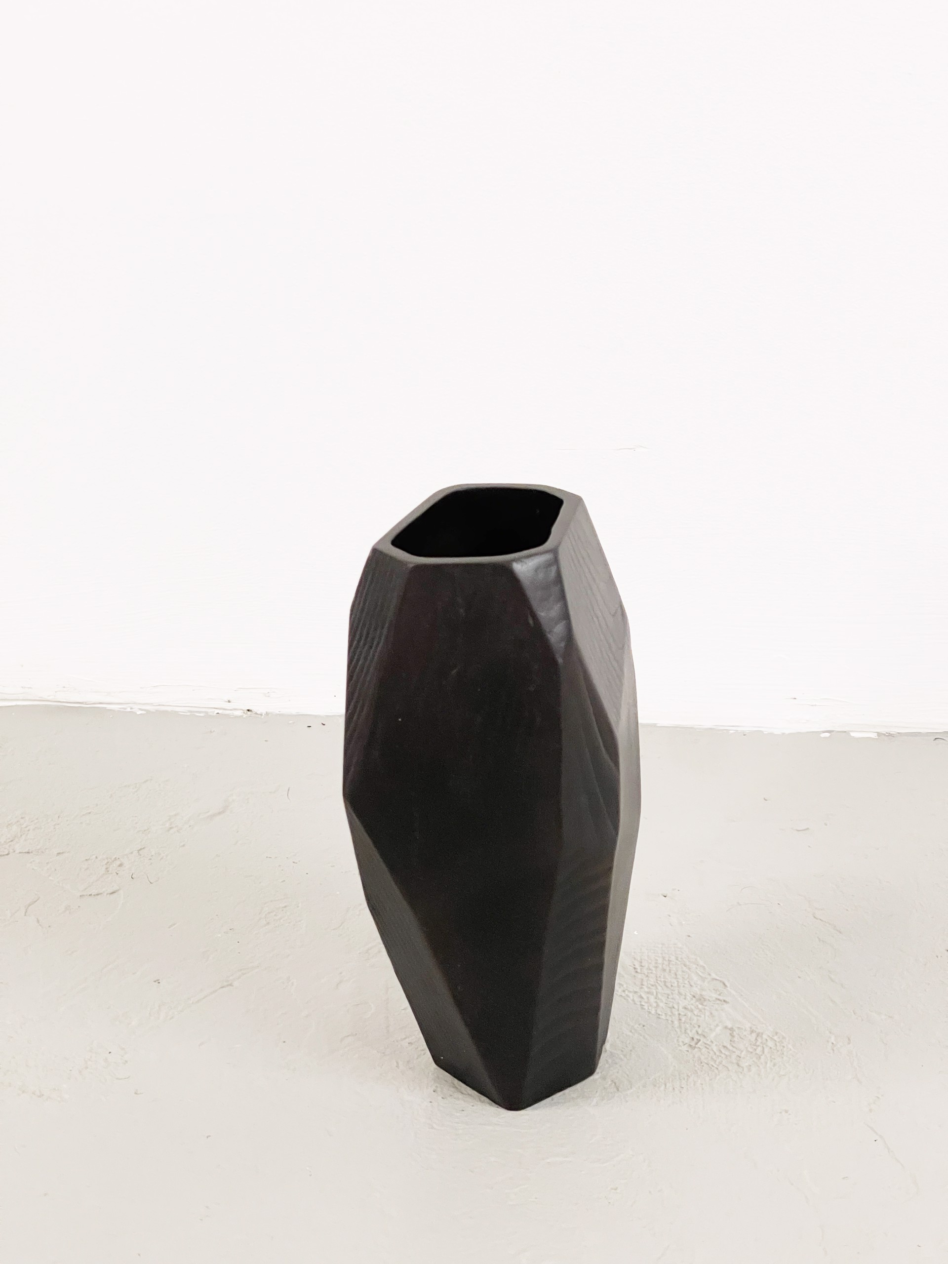 Vase in bronze