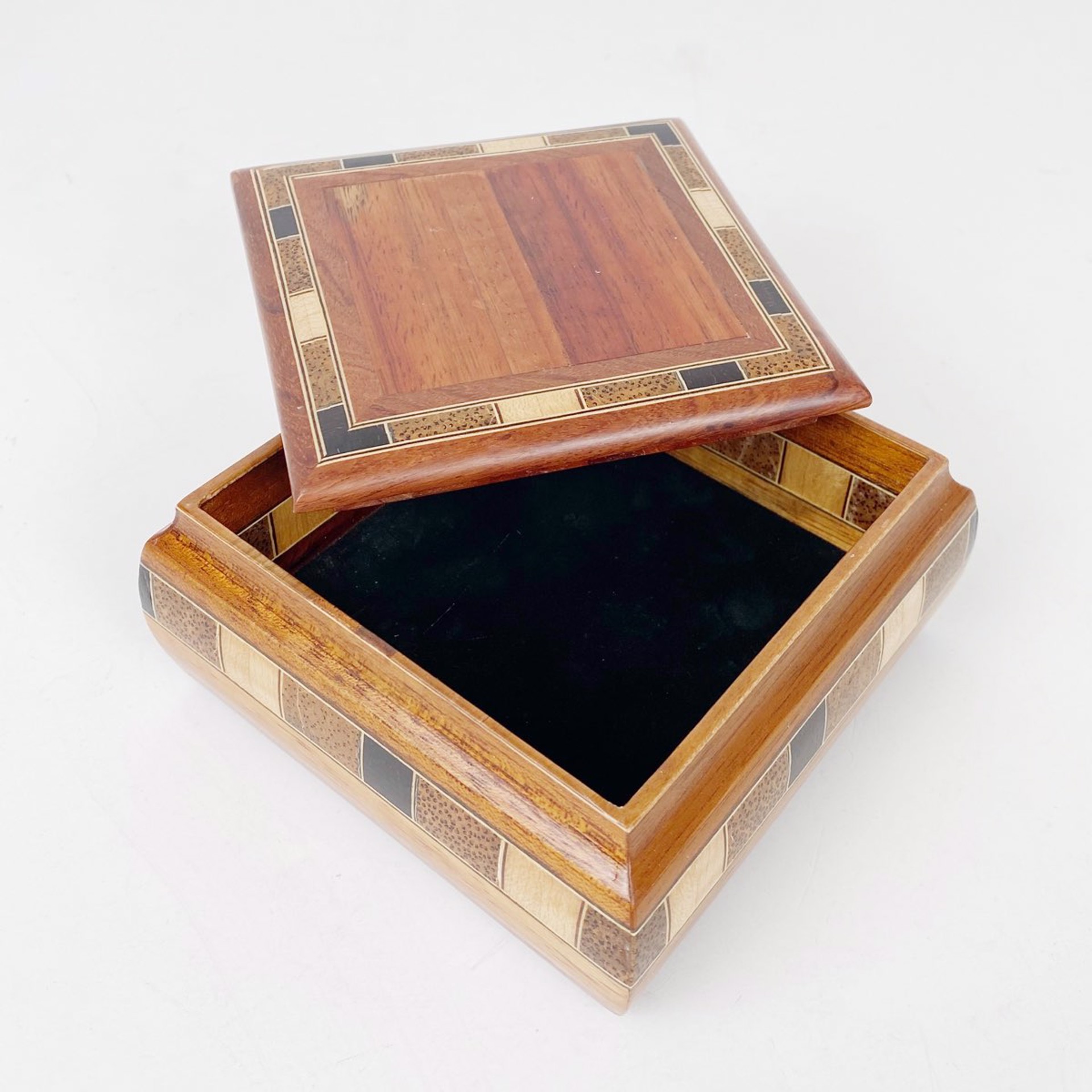 Segmented Box with Leather Lining by Vern Bonham
