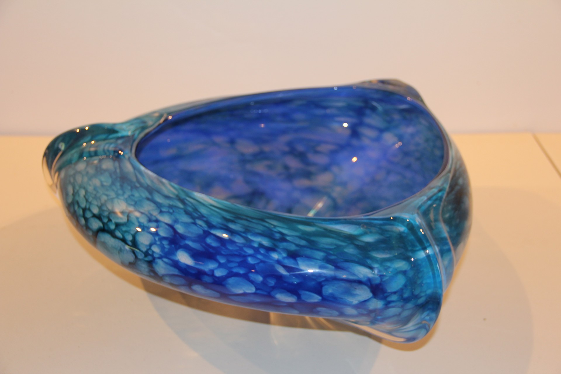 Bowl- Top Triangle by Makai Glass | Bill Wyland Galleries Lahaina LLC