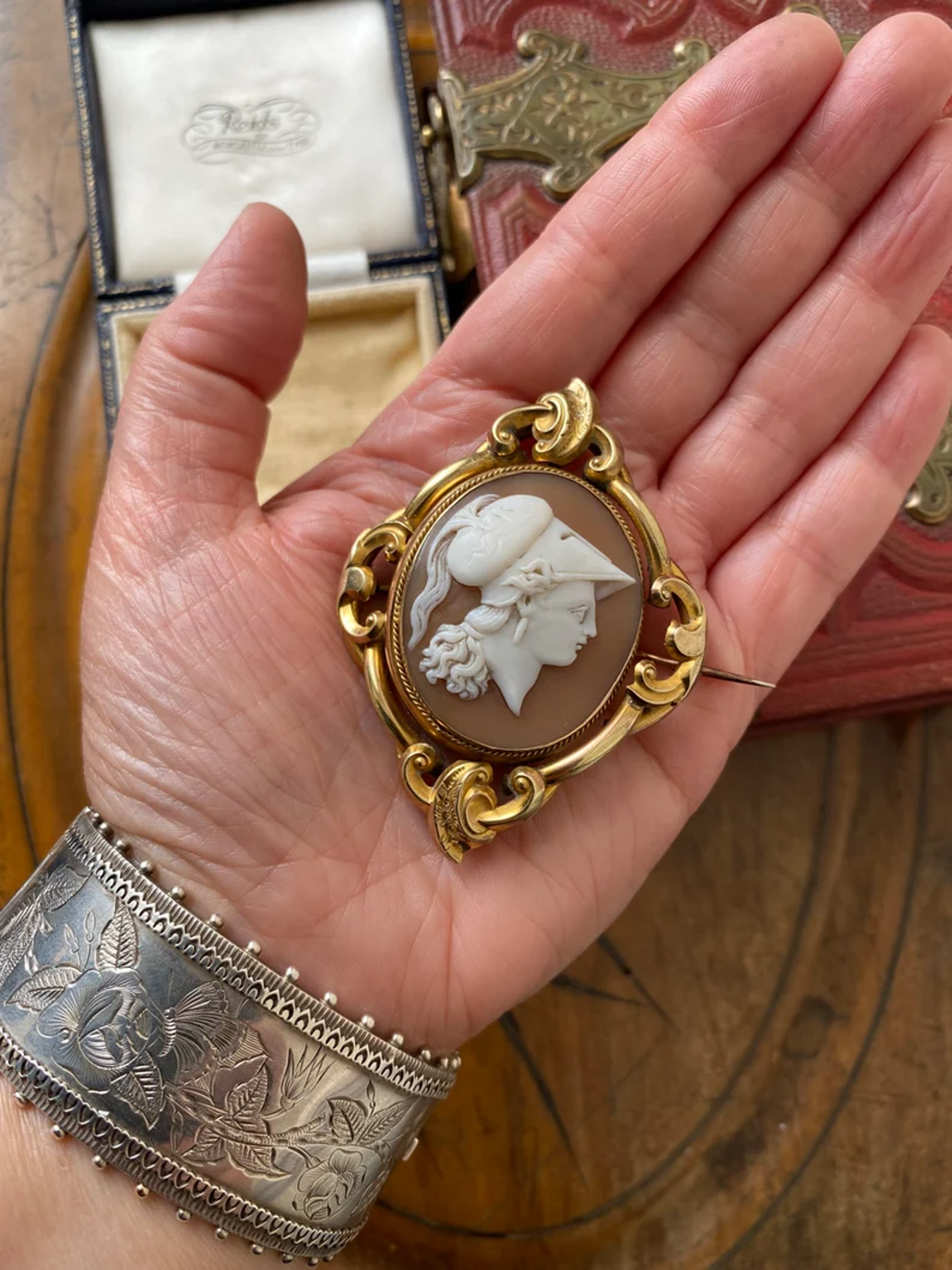 Antique Victorian Athena/Minerva shell cameo swivel locket back brooch/pin by Cameo