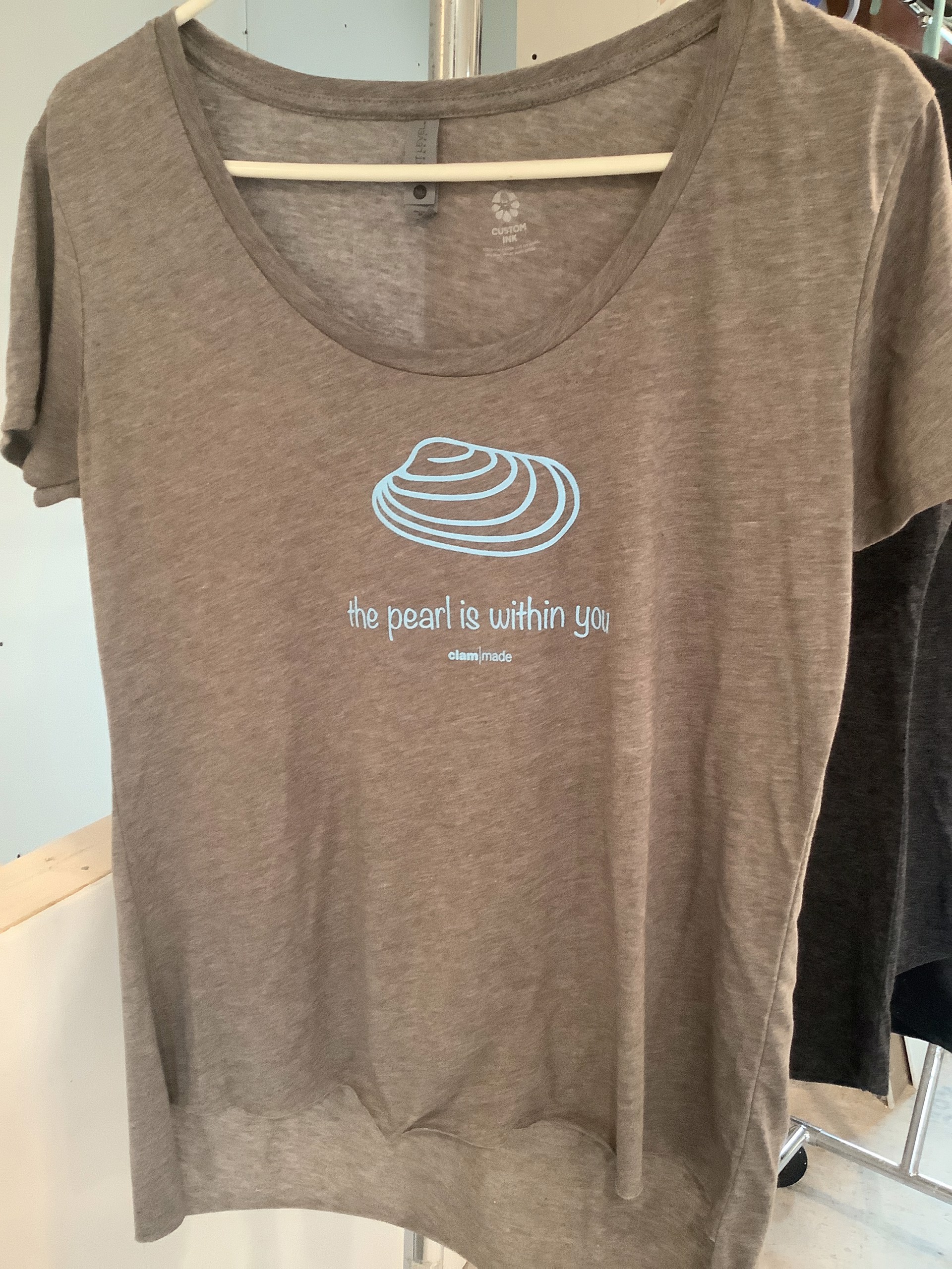 Pearl T-shirt by Lizzie Wortham