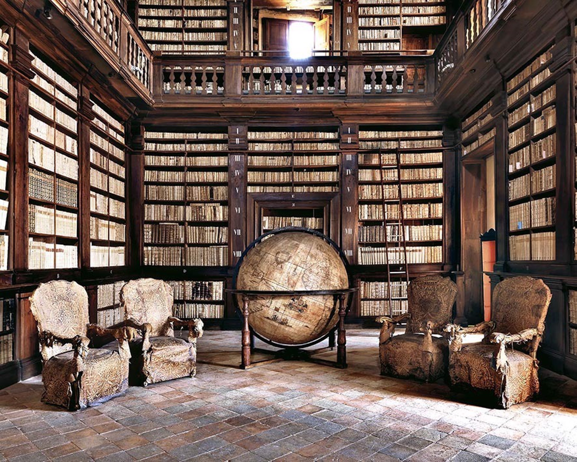 Biblioteca di Fermo, Italia by Massimo Listri