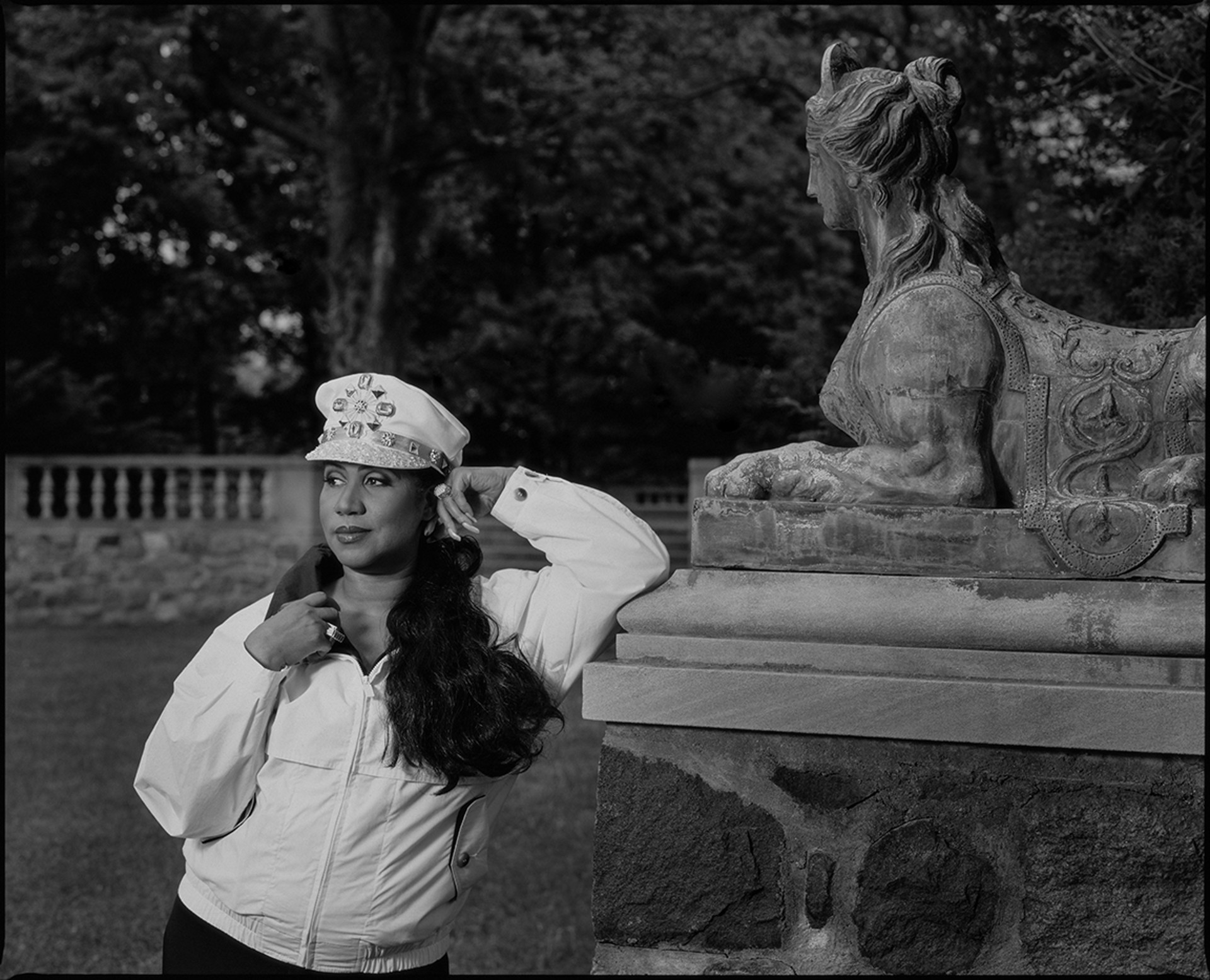 93057 Aretha Franklin With Statue BW by Timothy White