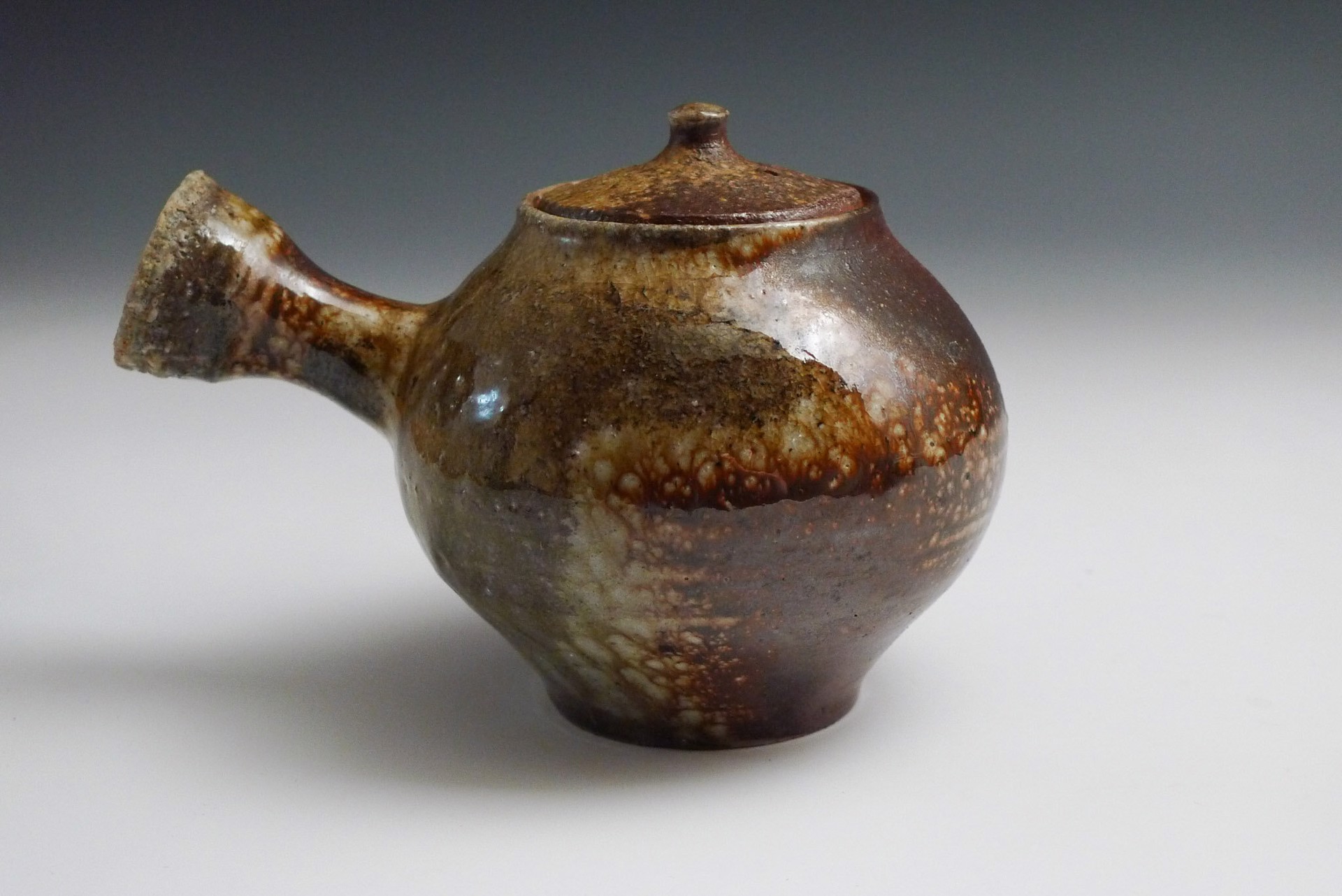 Teapot by Shumpei Yamaki