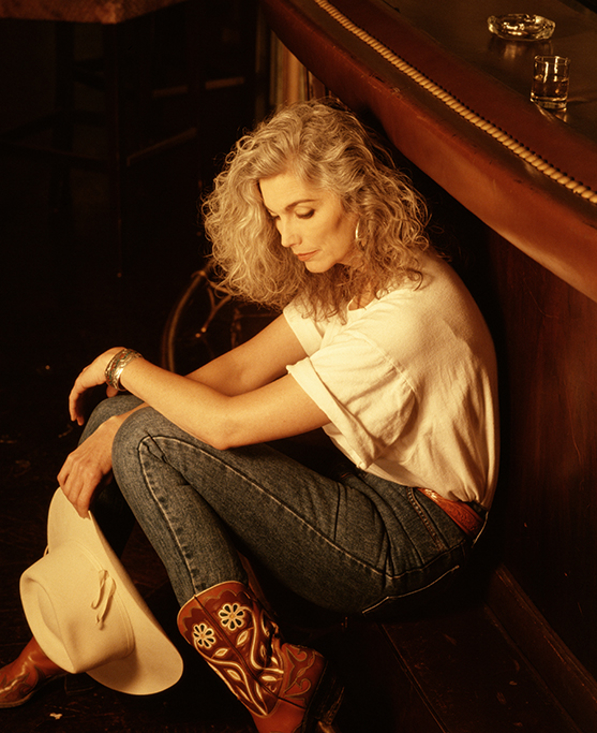 93067 Emmylou Harris Sitting Against Bar Color by Timothy White