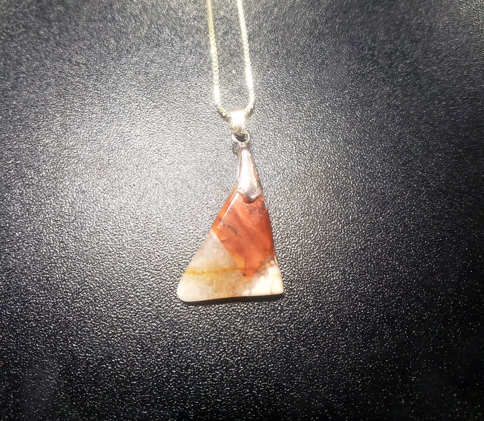 Agate pendant by Betty Binder