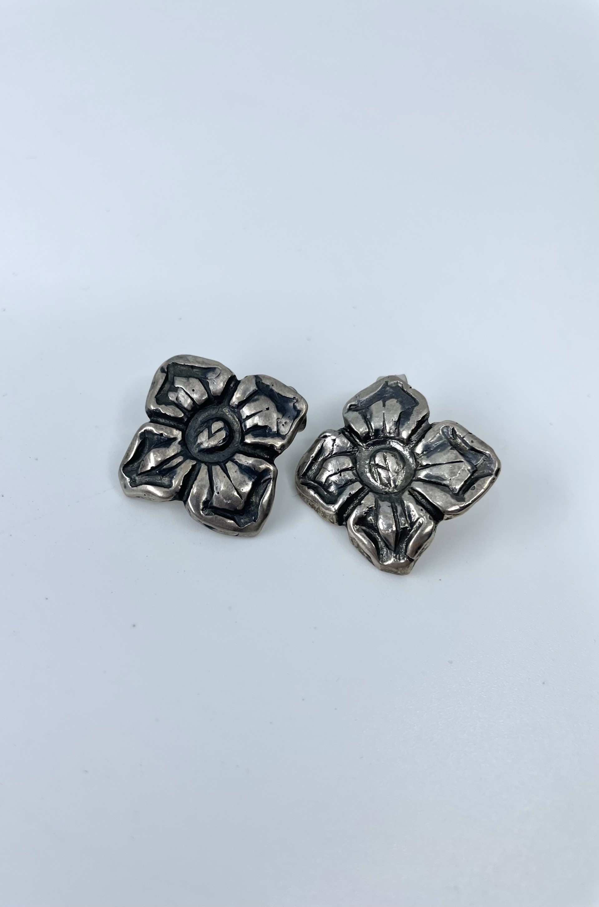 2088 Silver Flower Earrings by Beth Benowich