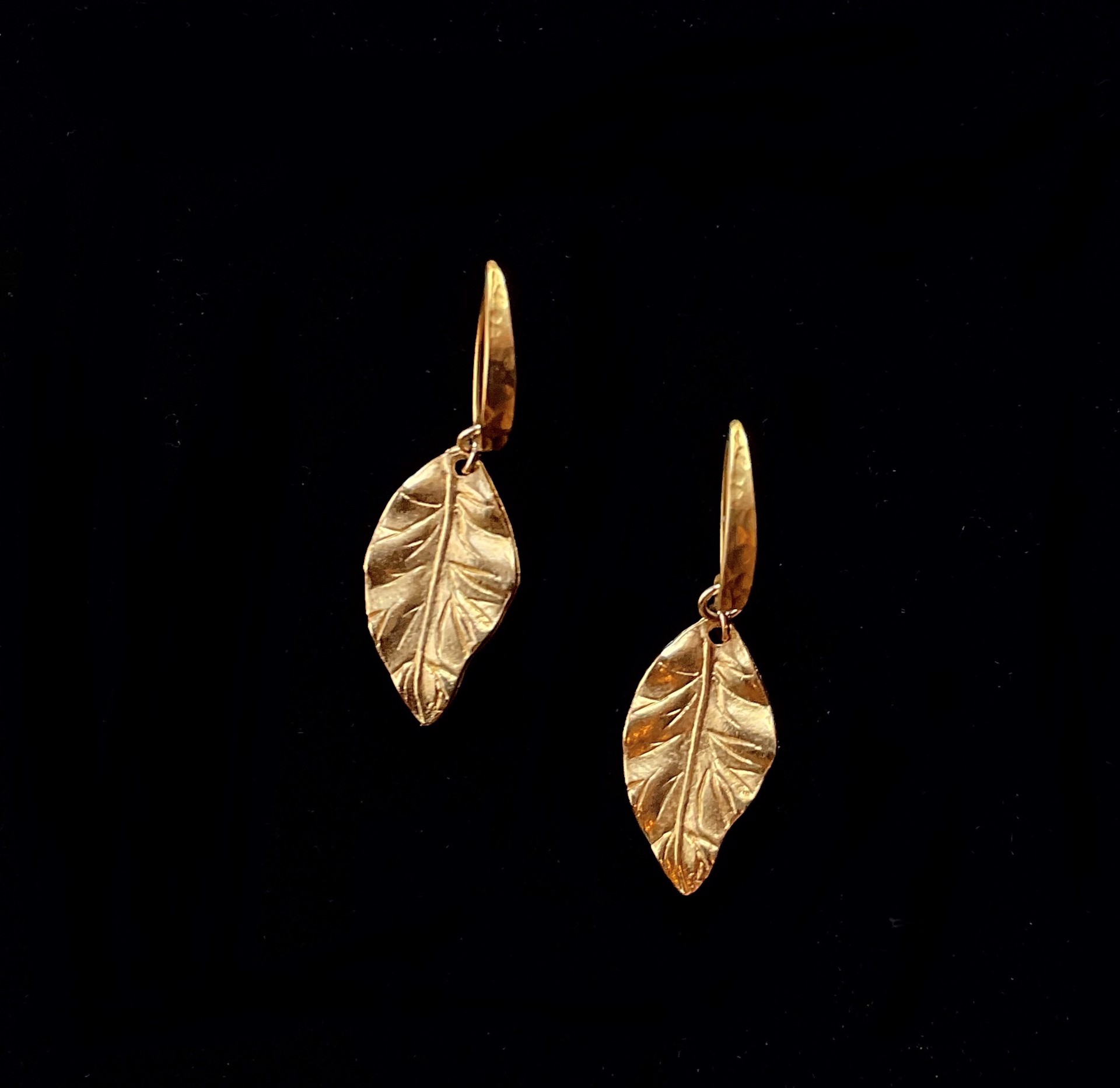 KB-E29 GVML Earrings wGldPltd Leaves by Karen Birchmier