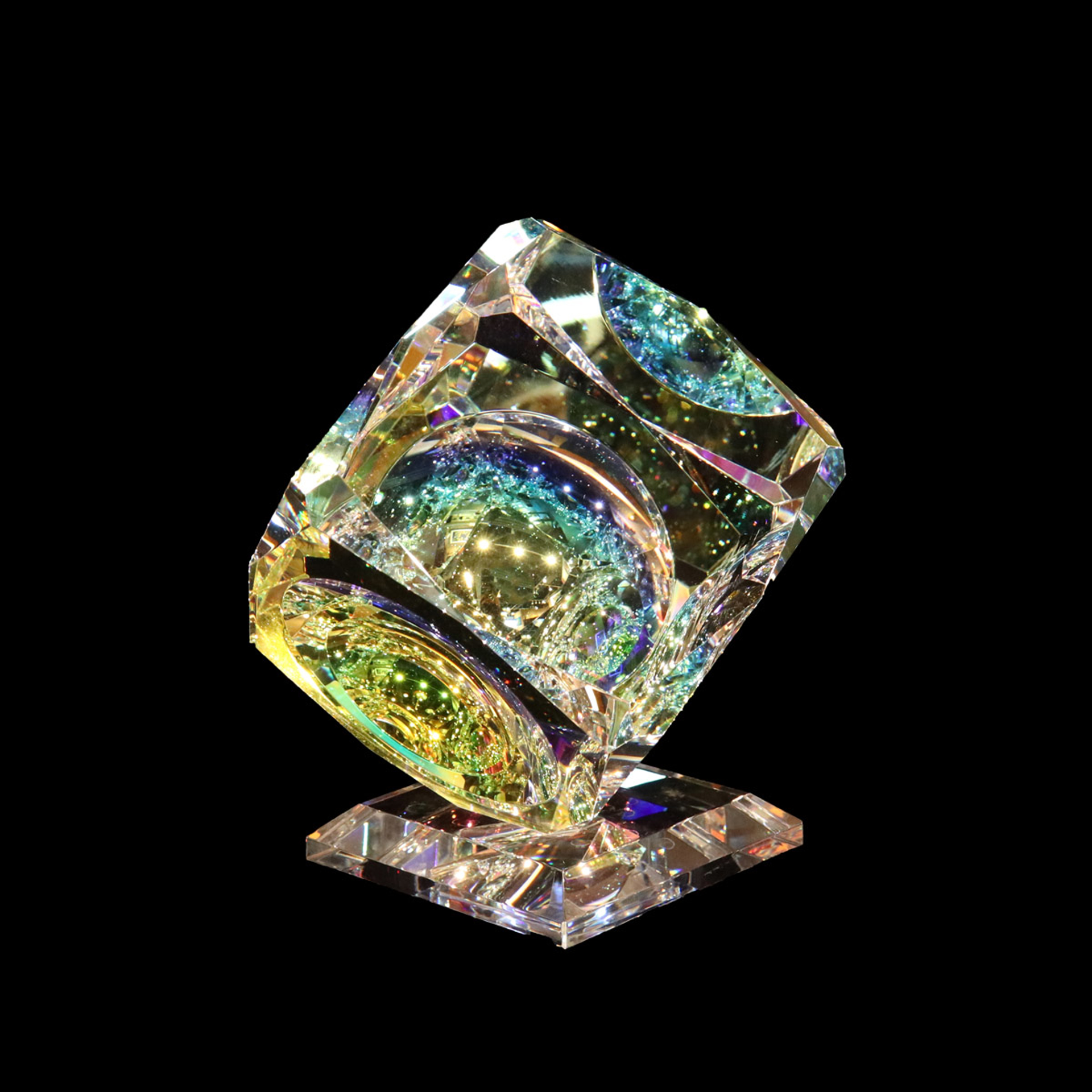Crystal Cube 100mm(4") "V" Bevel on Base by Harold Lustig