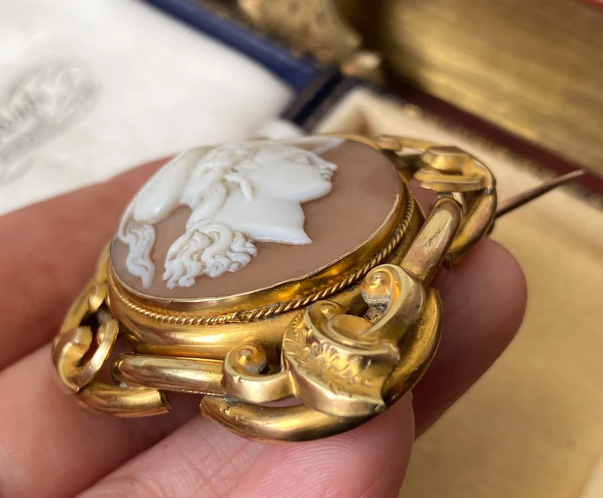 Antique Victorian Athena/Minerva shell cameo swivel locket back brooch/pin by Cameo
