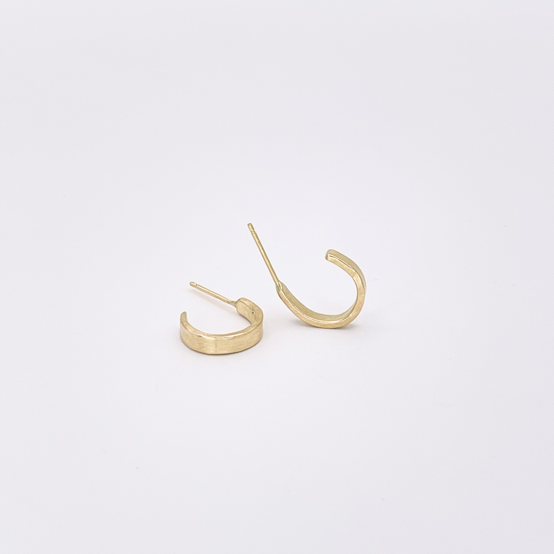 LHE12- 18k gold Small Hand-Hammered Hoop Earrings by Leandra Hill