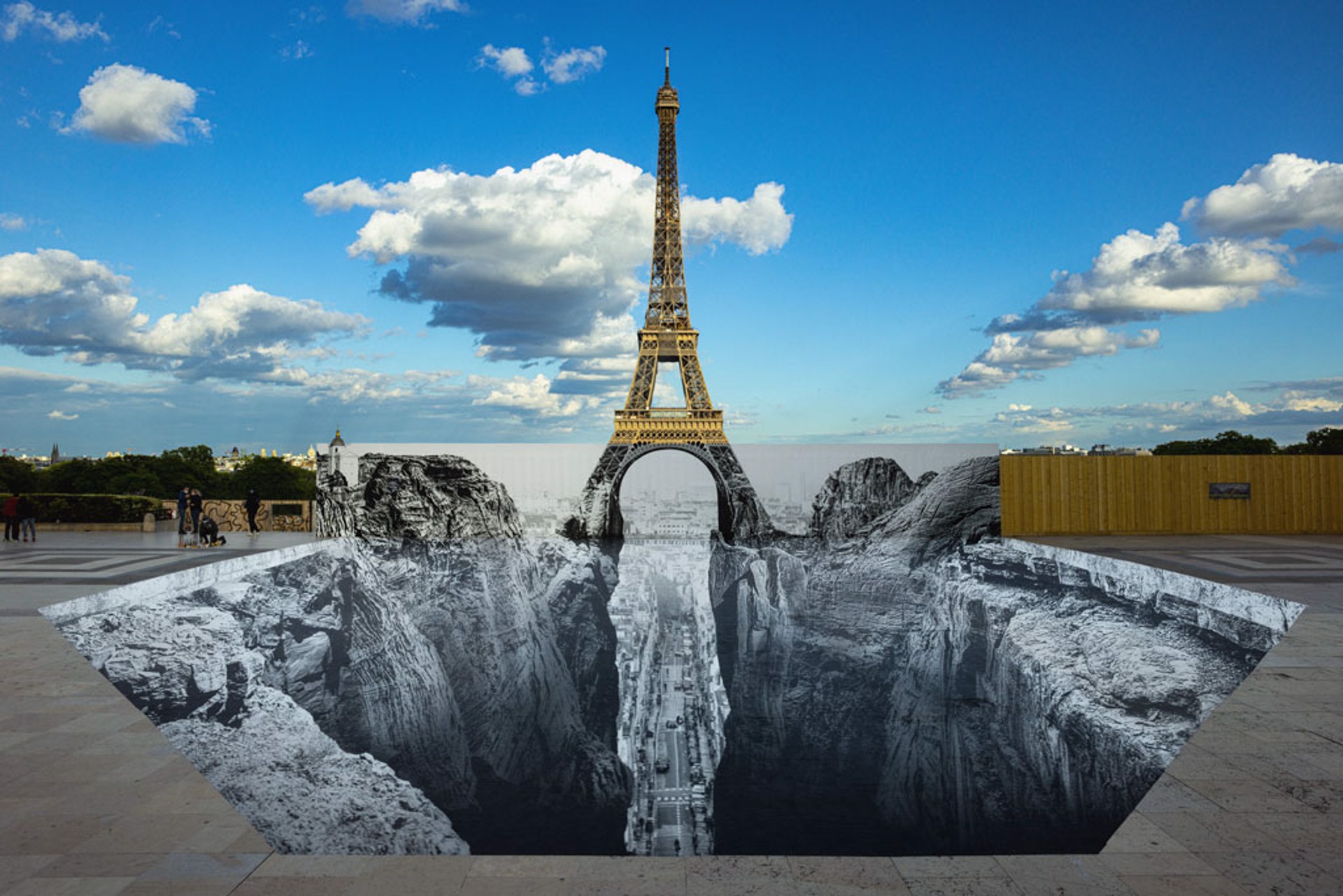 Trompe l'oeil, Les Falaises du Trocadéro, 19 mai 2021, 19h57, Paris, France, 2021 by JR