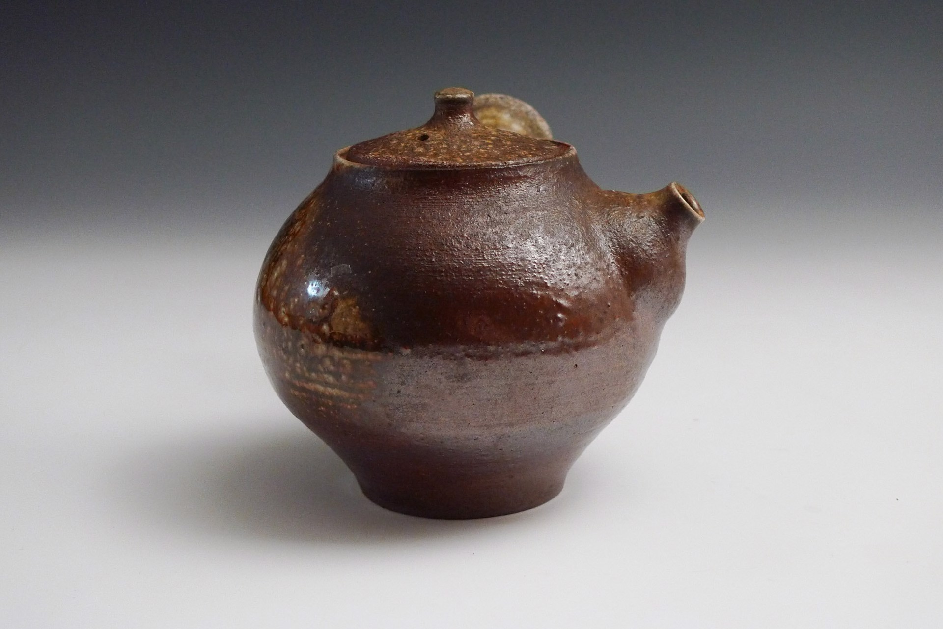 Teapot by Shumpei Yamaki