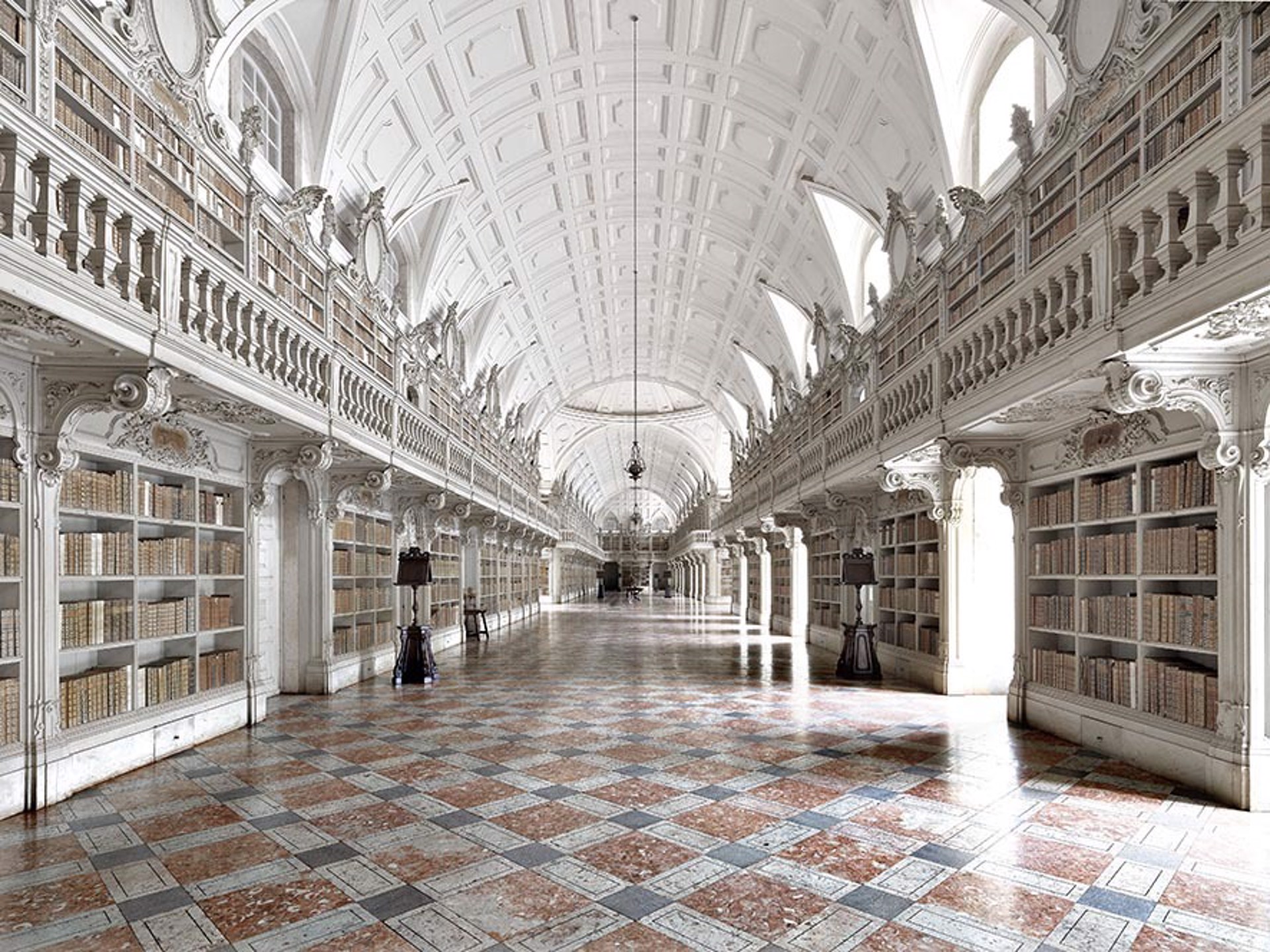 Biblioteca di Mafra II, Portogallo by Massimo Listri