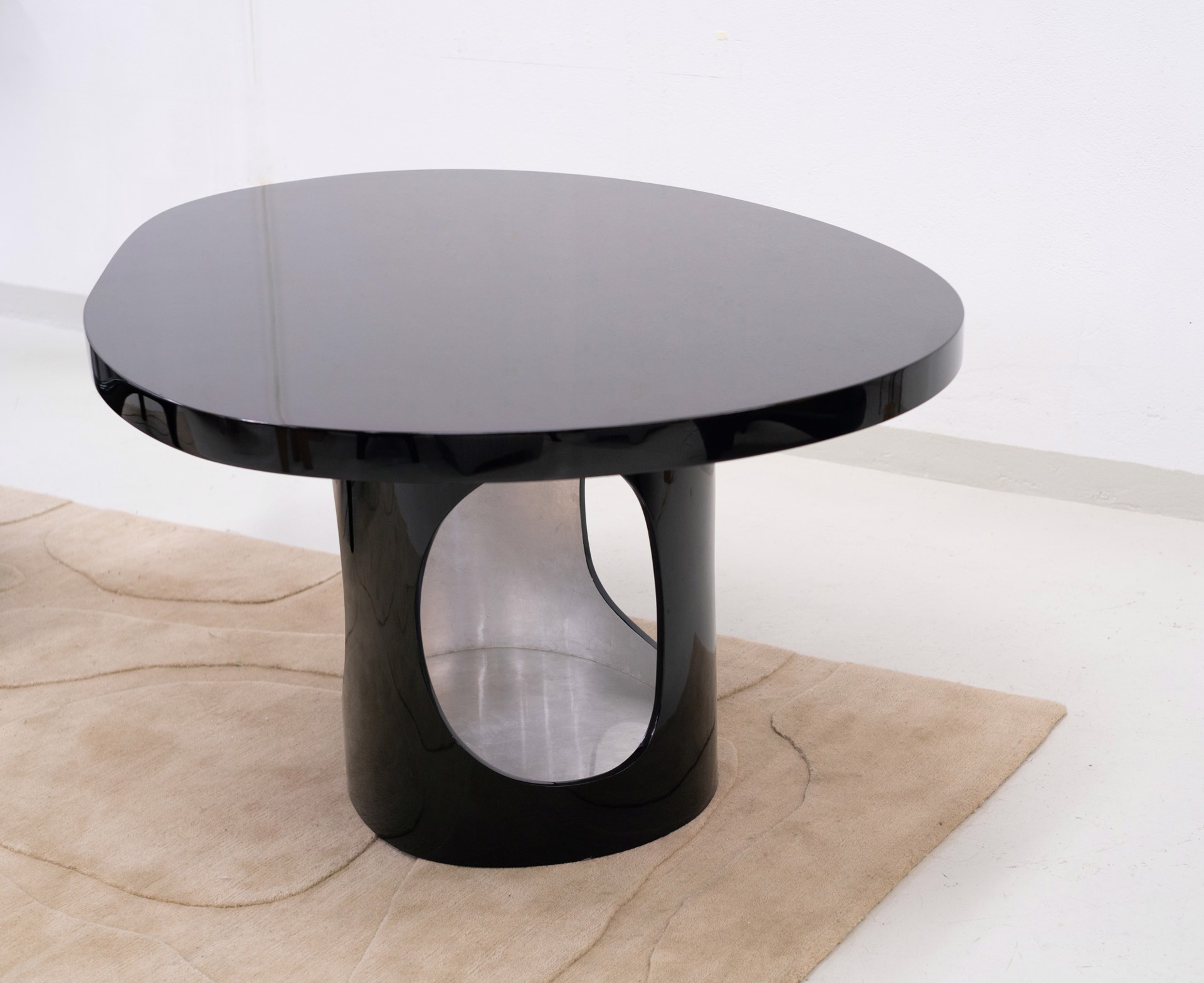 Custom "Cloud" Center table by Jacques Jarrige