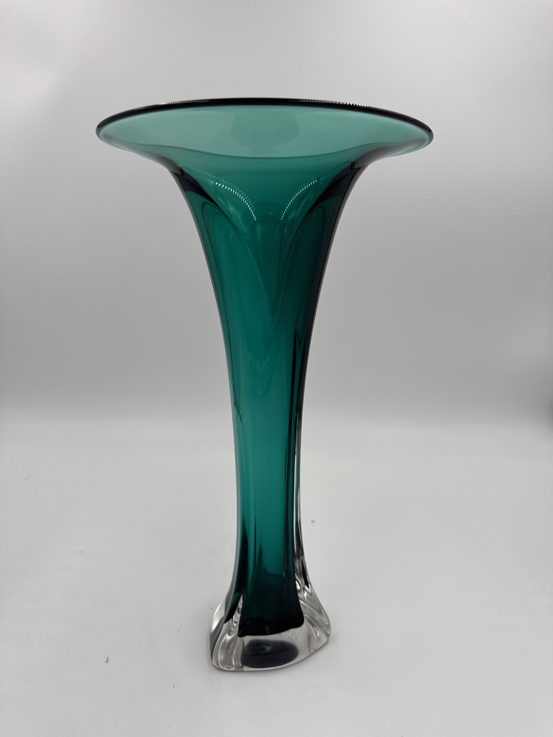 Fluted Vase/Medium - Green by Jonathan Winfisky