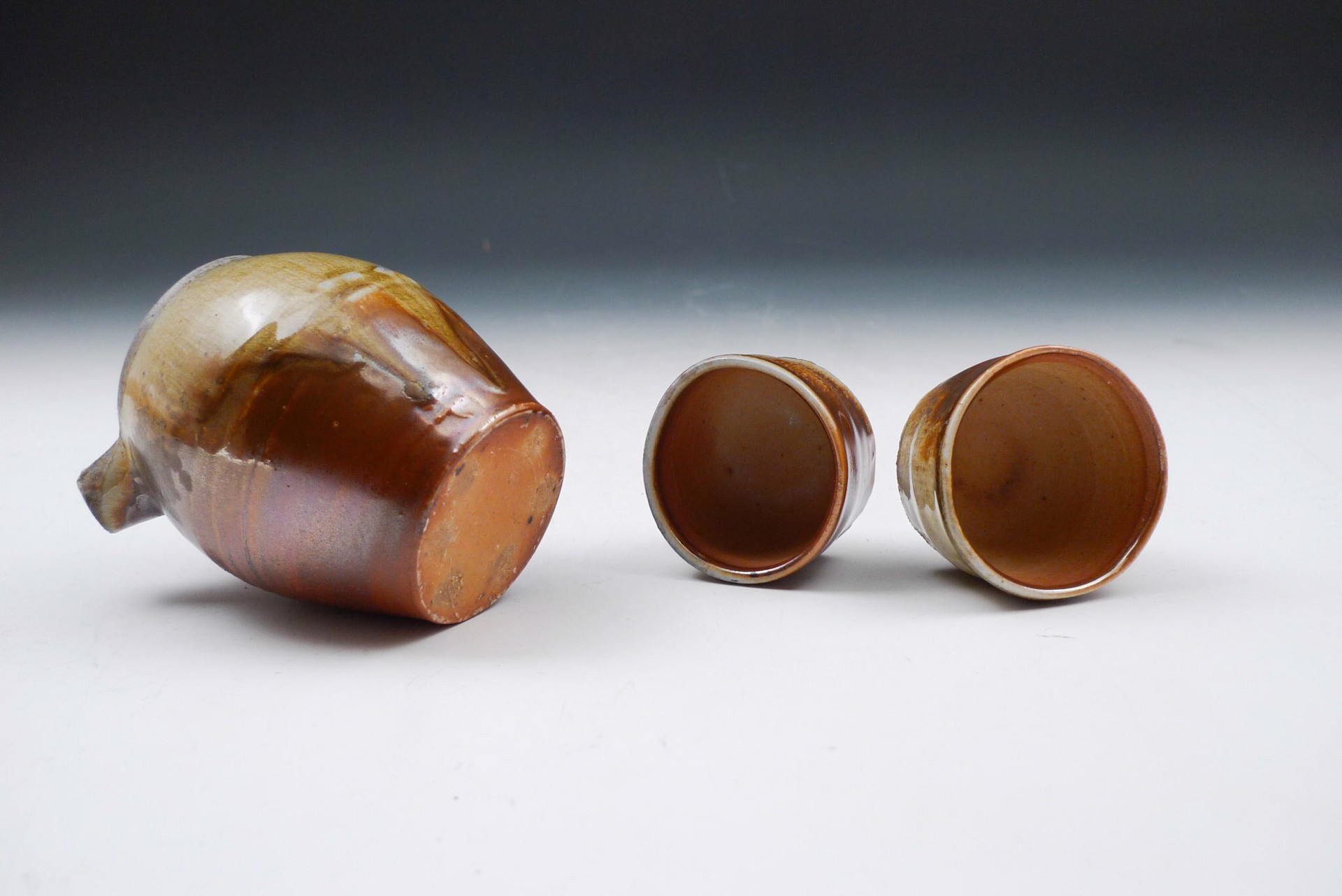 Pouring Vessel with Cups by Shumpei Yamaki