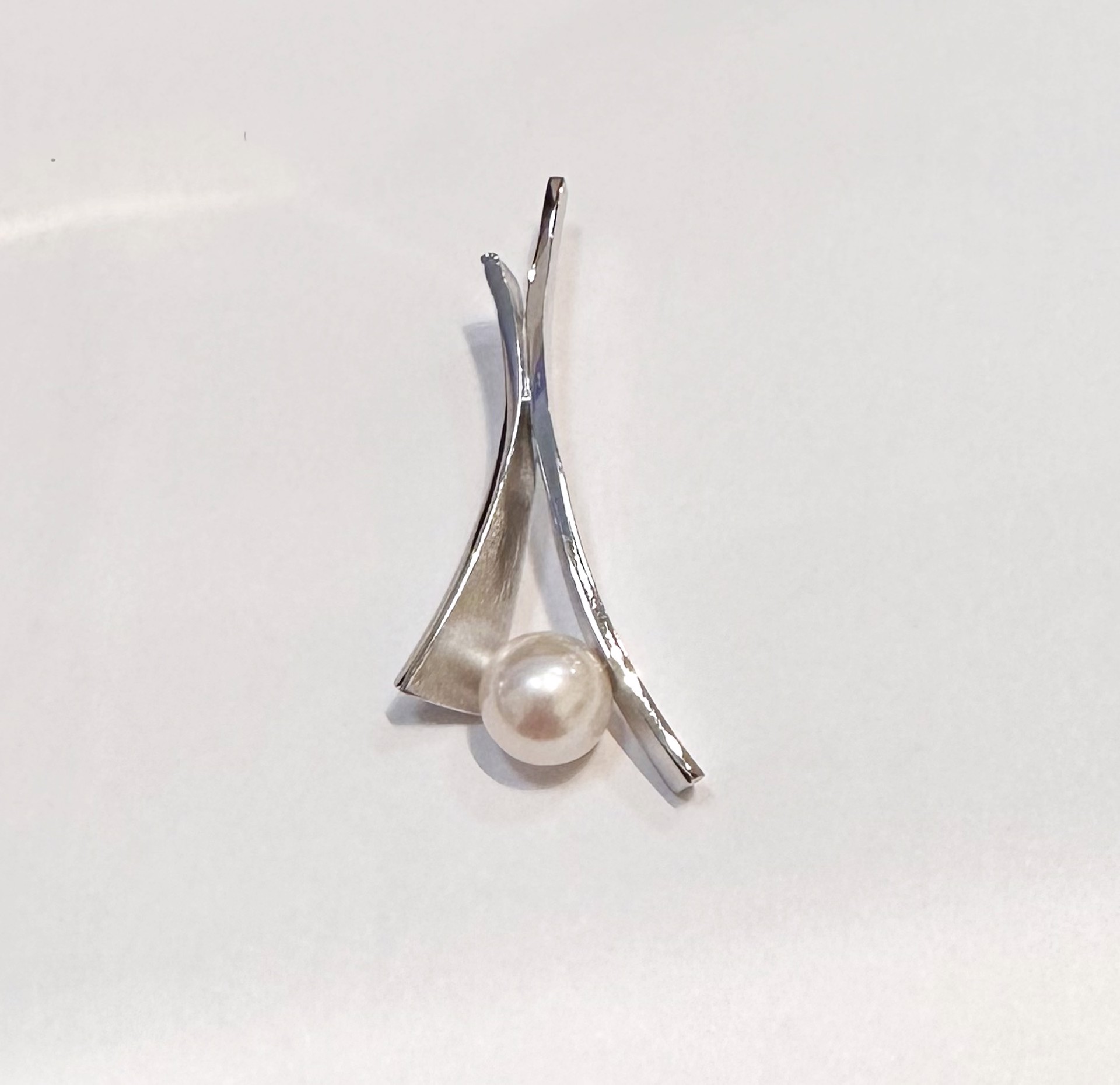 Pendant - Pearl Set in Sterling Silver P7331 by Joryel Vera