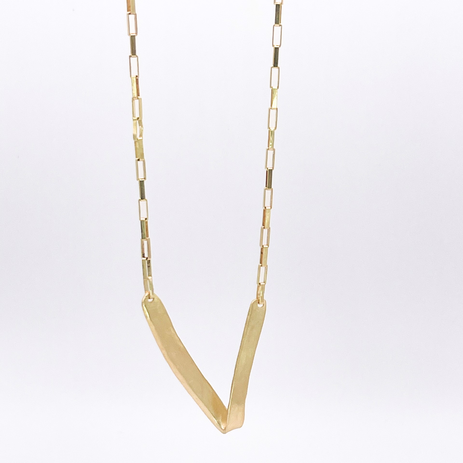 LHN07- "V" Pendant on chain links 18k gold by Leandra Hill