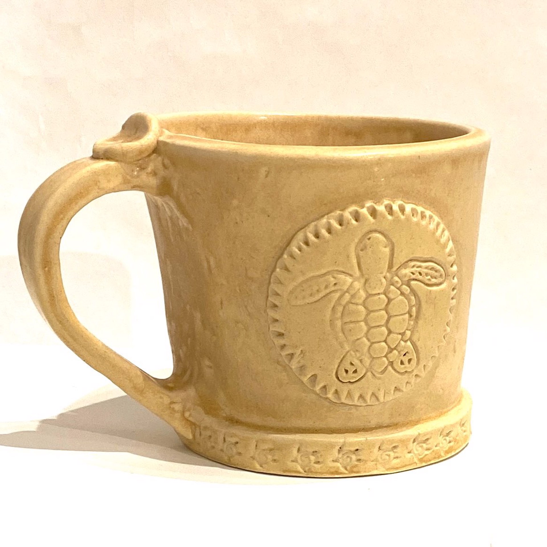 Mug with Turtle Medallion by Barbara Bergwerf, Ceramics