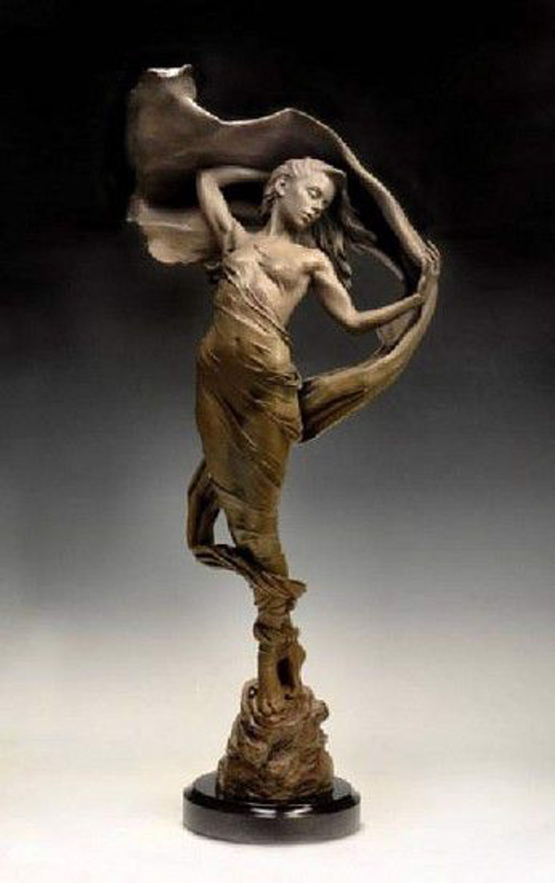 Unbound by Karl Jensen (sculptor)
