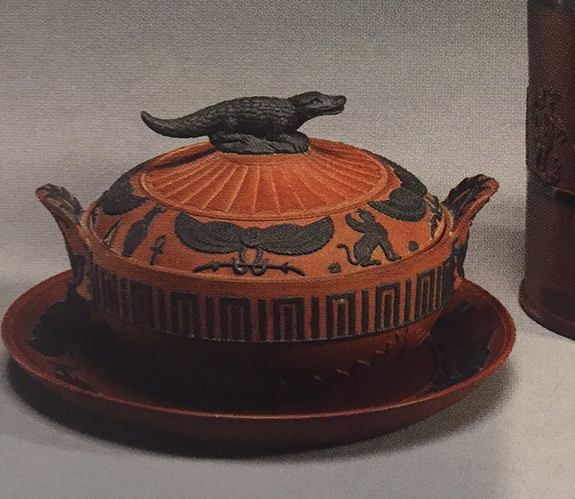 WEDGWOOD ROSSO-ANITCO SUGAR BOWL/COVER/STAND