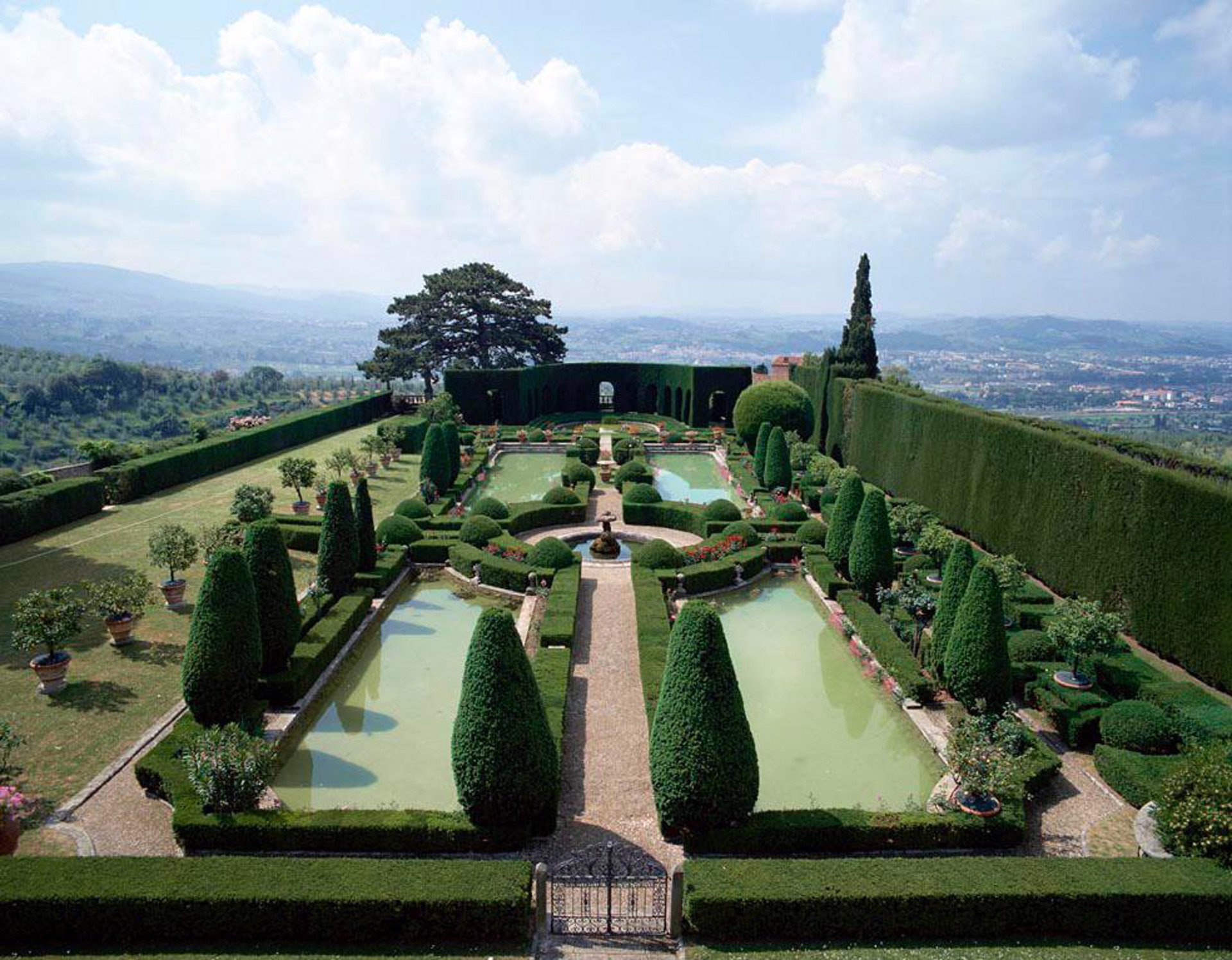 Giardino Villa Gamberaia a Firenze by Massimo Listri
