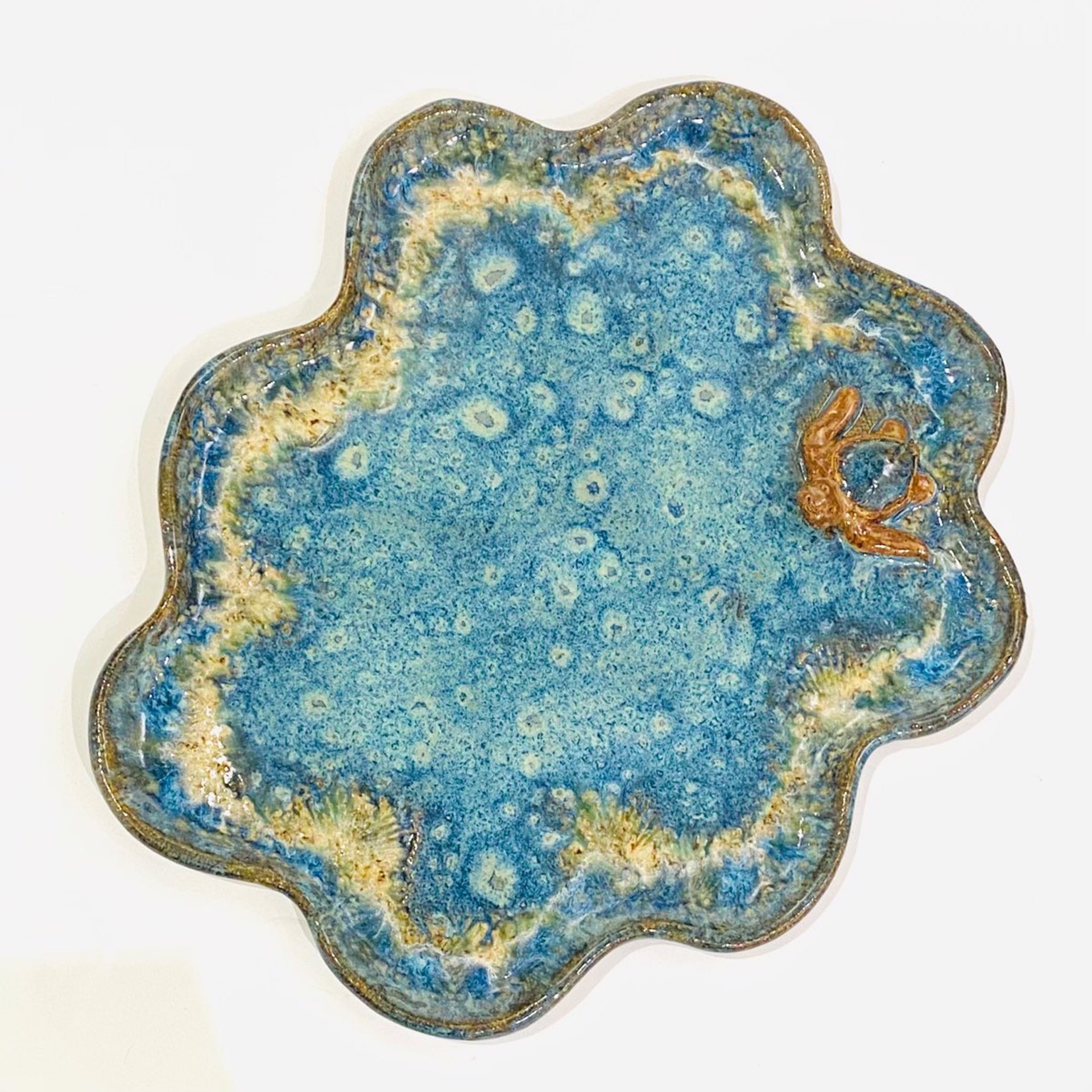 LG22-922 Medium Plate with Turtle (Blue Glaze) by Jim & Steffi Logan