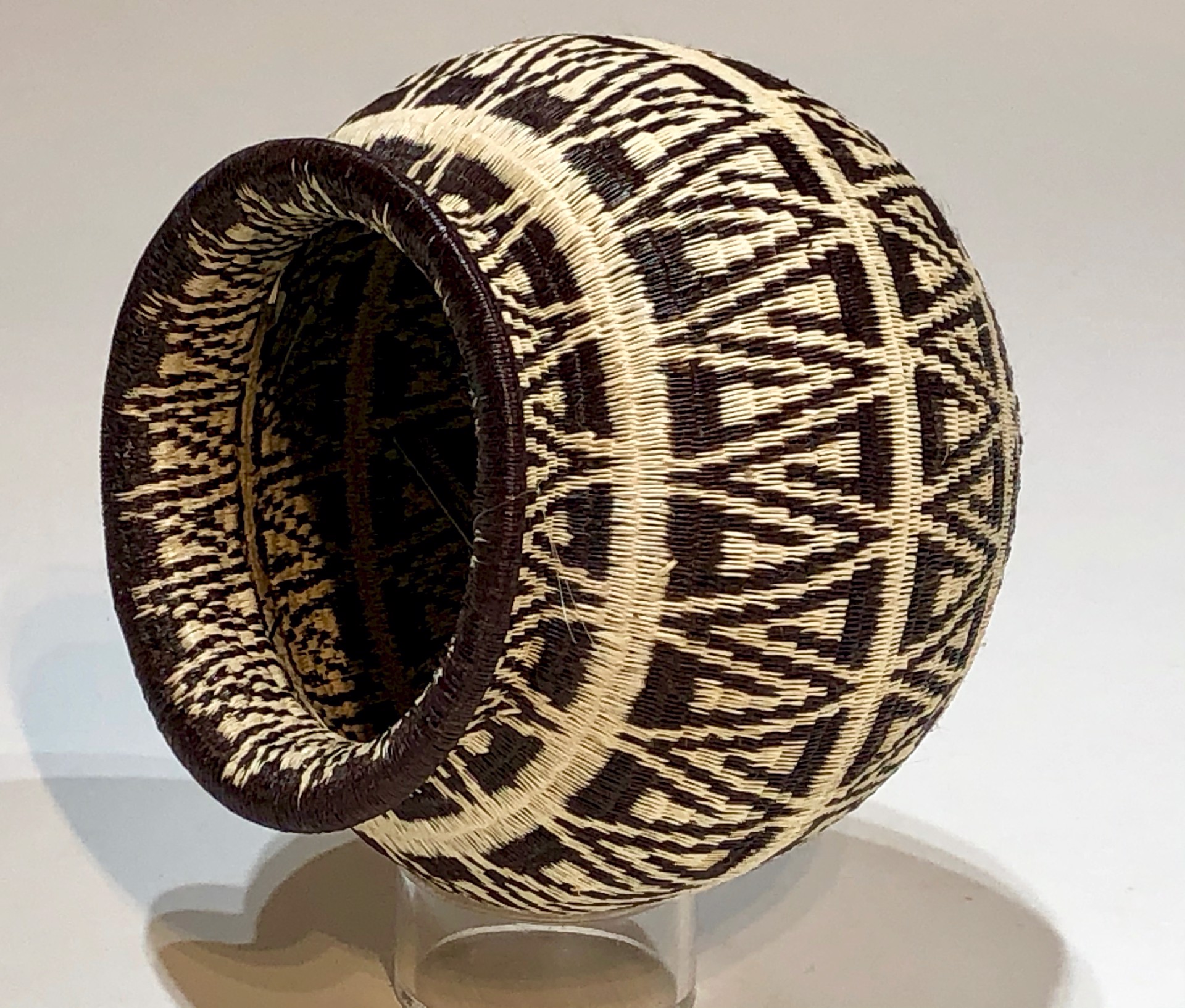Black and White Geometric basket (6823) by Wounaan & Embera Panama Rainforest Baskets Wounaan