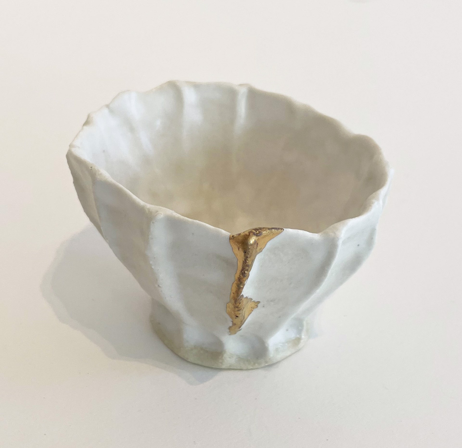Pinch Pot with lustre glaze by Bean Finneran
