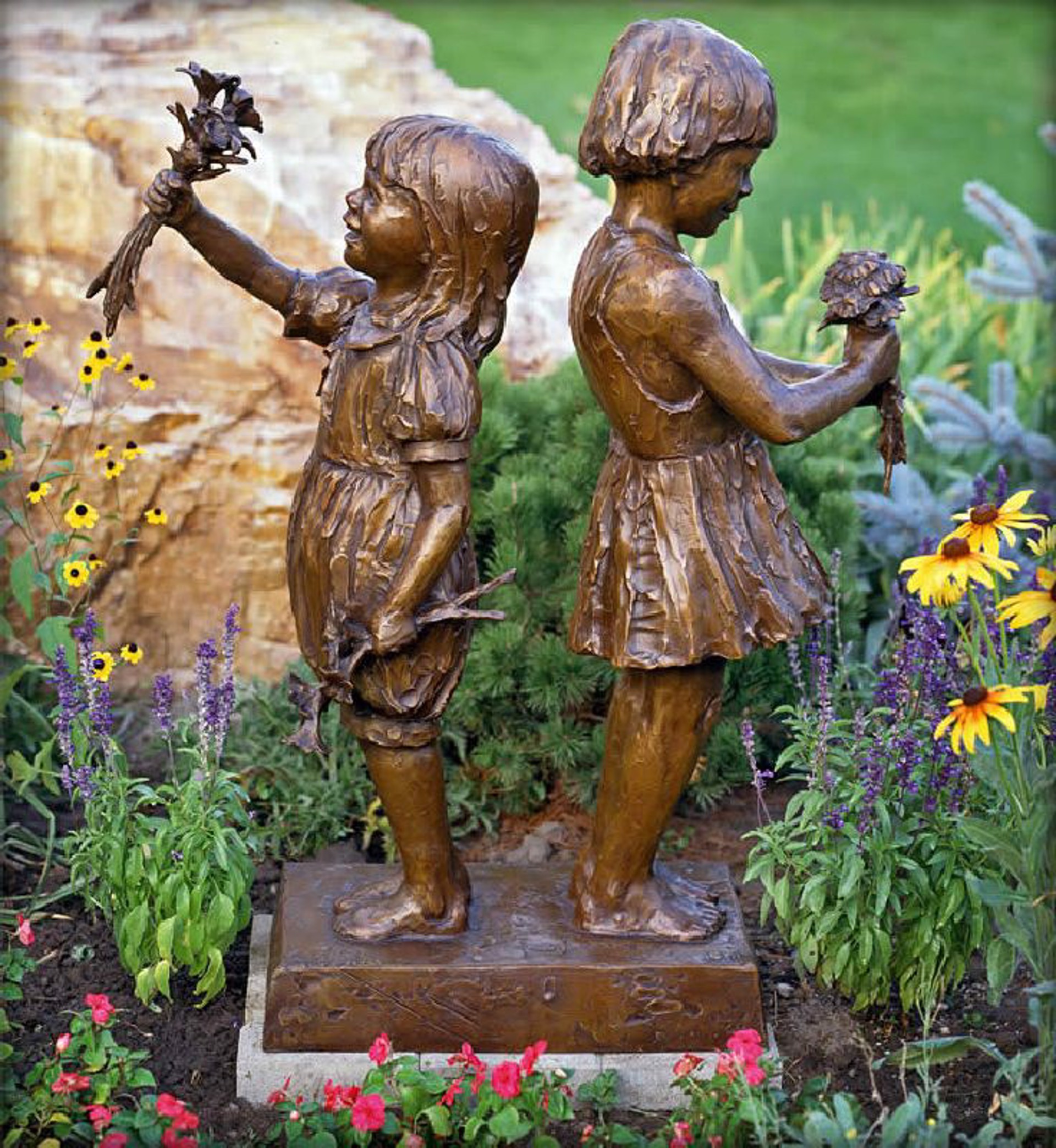 Flower Girls by Gary Lee Price (sculptor)