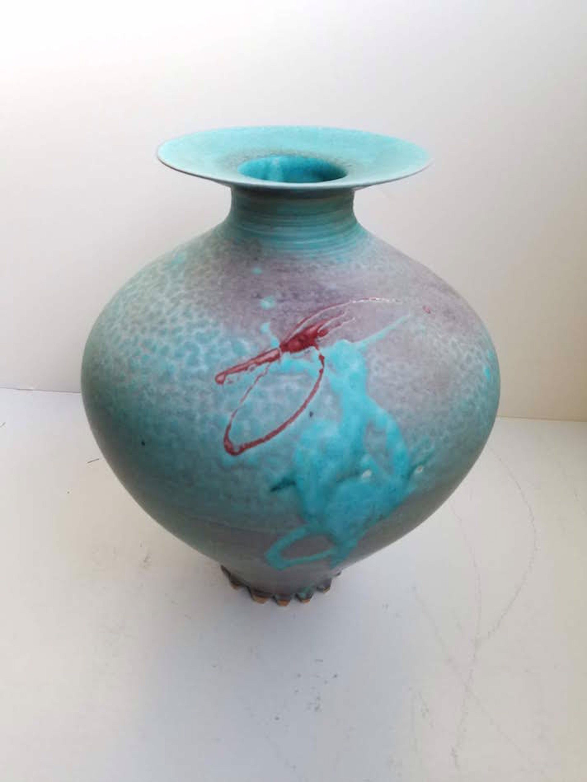 Rounded Vase blue and red by Kayo O'Young