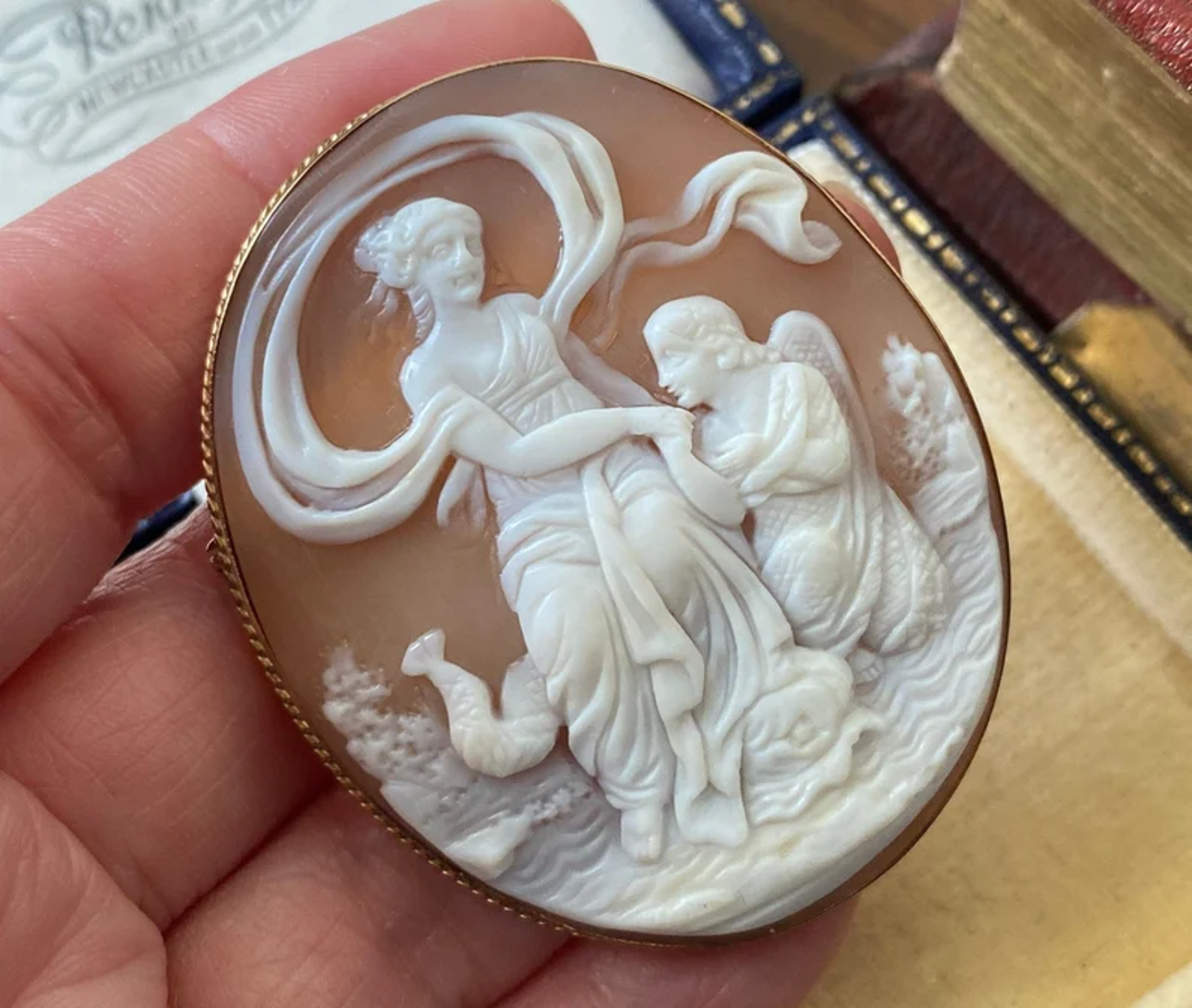 Gold carved Italian shell cameo, Venus & cupid brooch/pin by Cameo