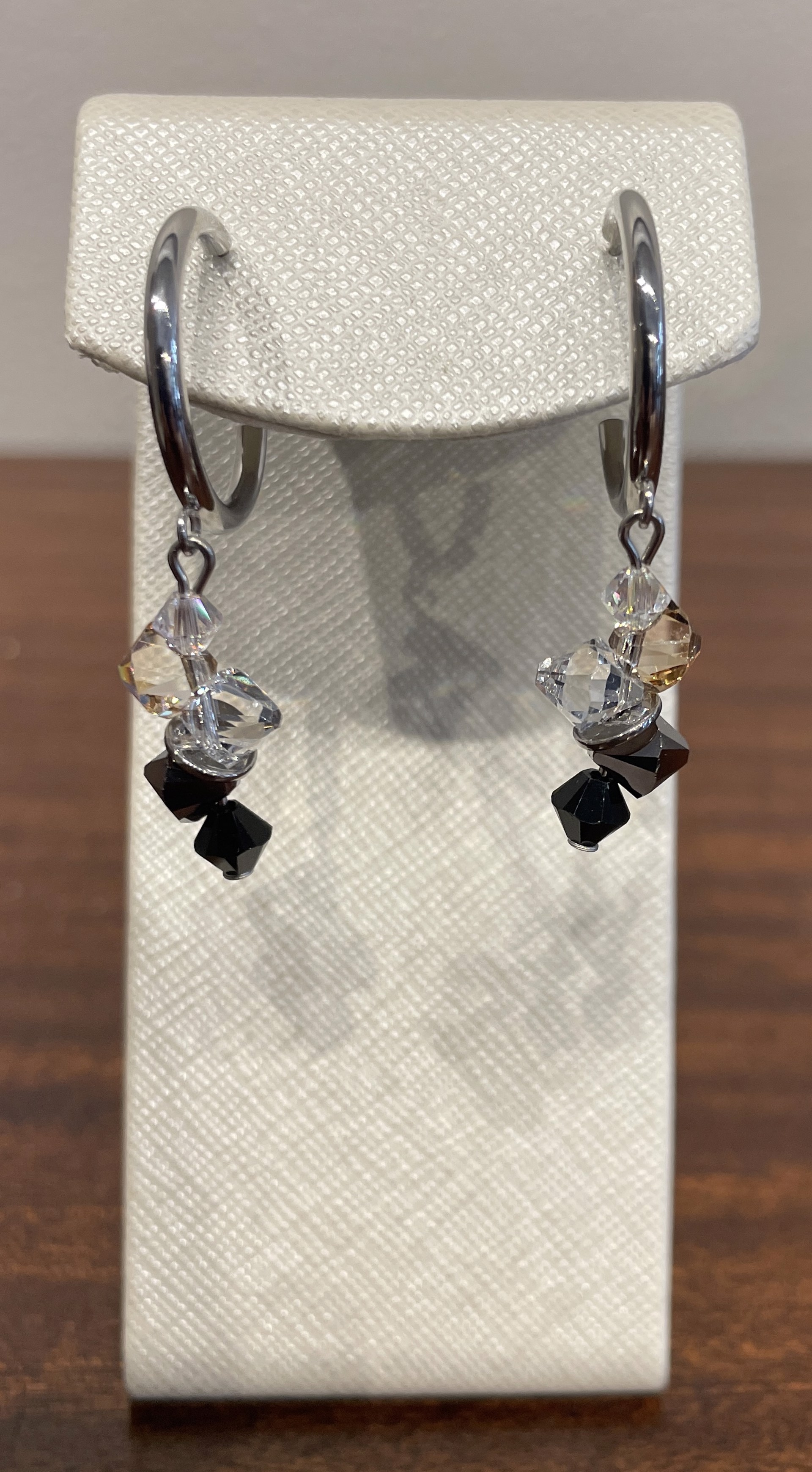 4639/21-1318 Onyx Mother of Pearl Earrings by Coeur de Lion Nikaia Inc.