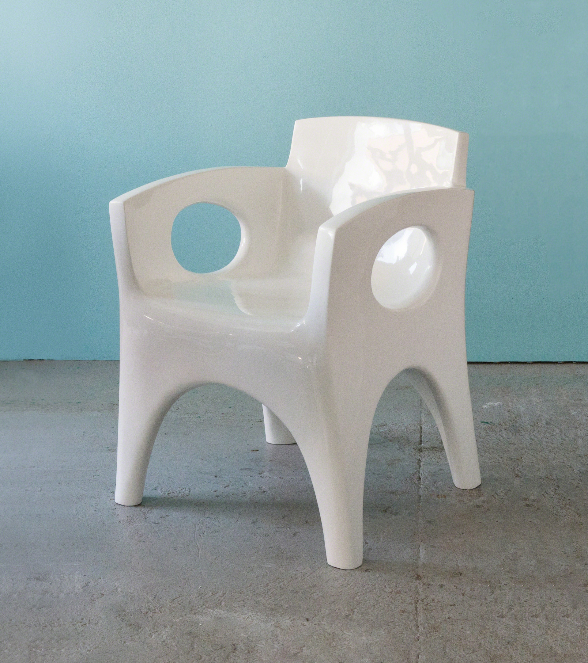 "Toro" Armchair in white by Jacques Jarrige
