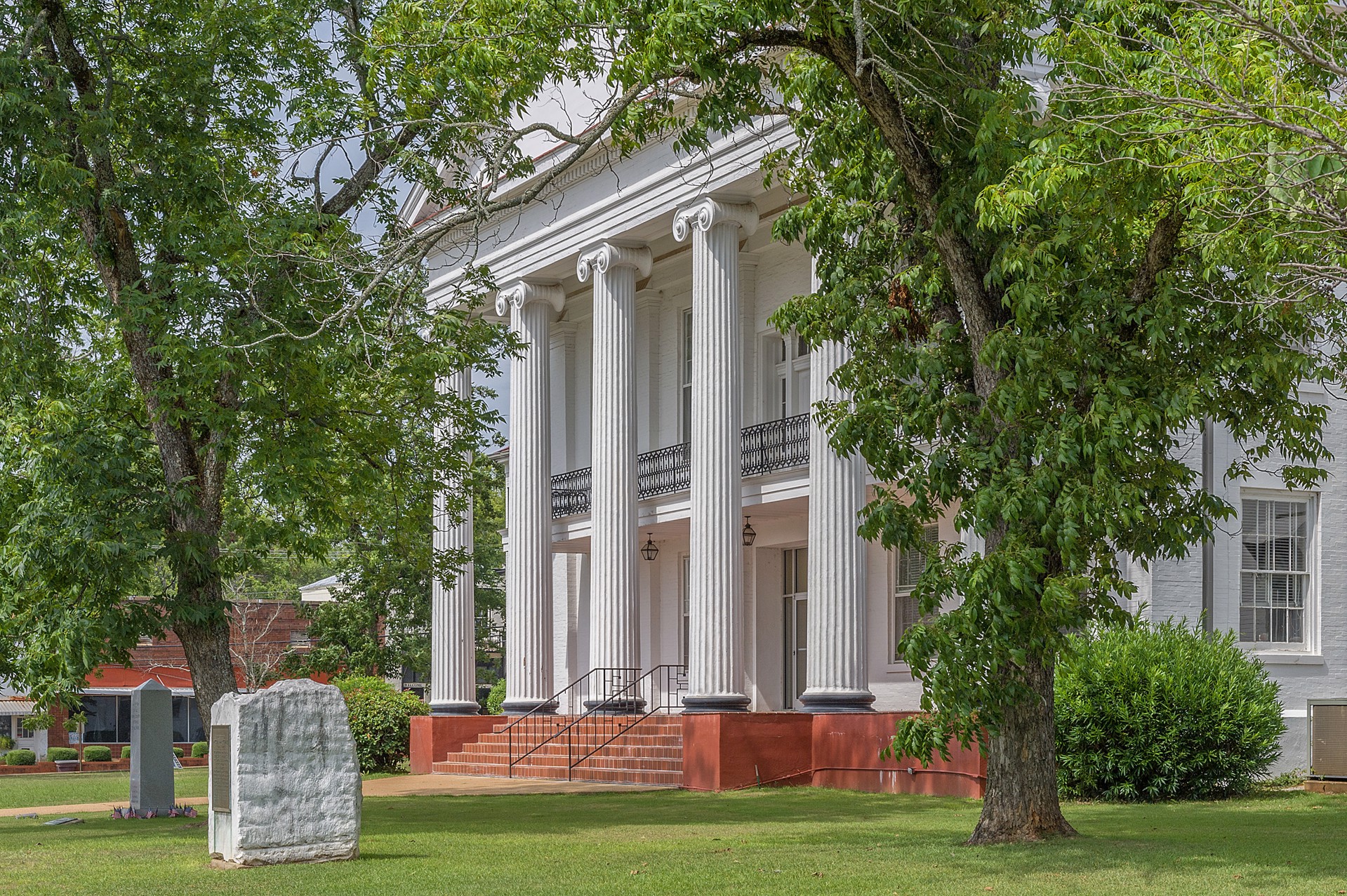 Perry County Courthouse, Marion by Robin McDonald