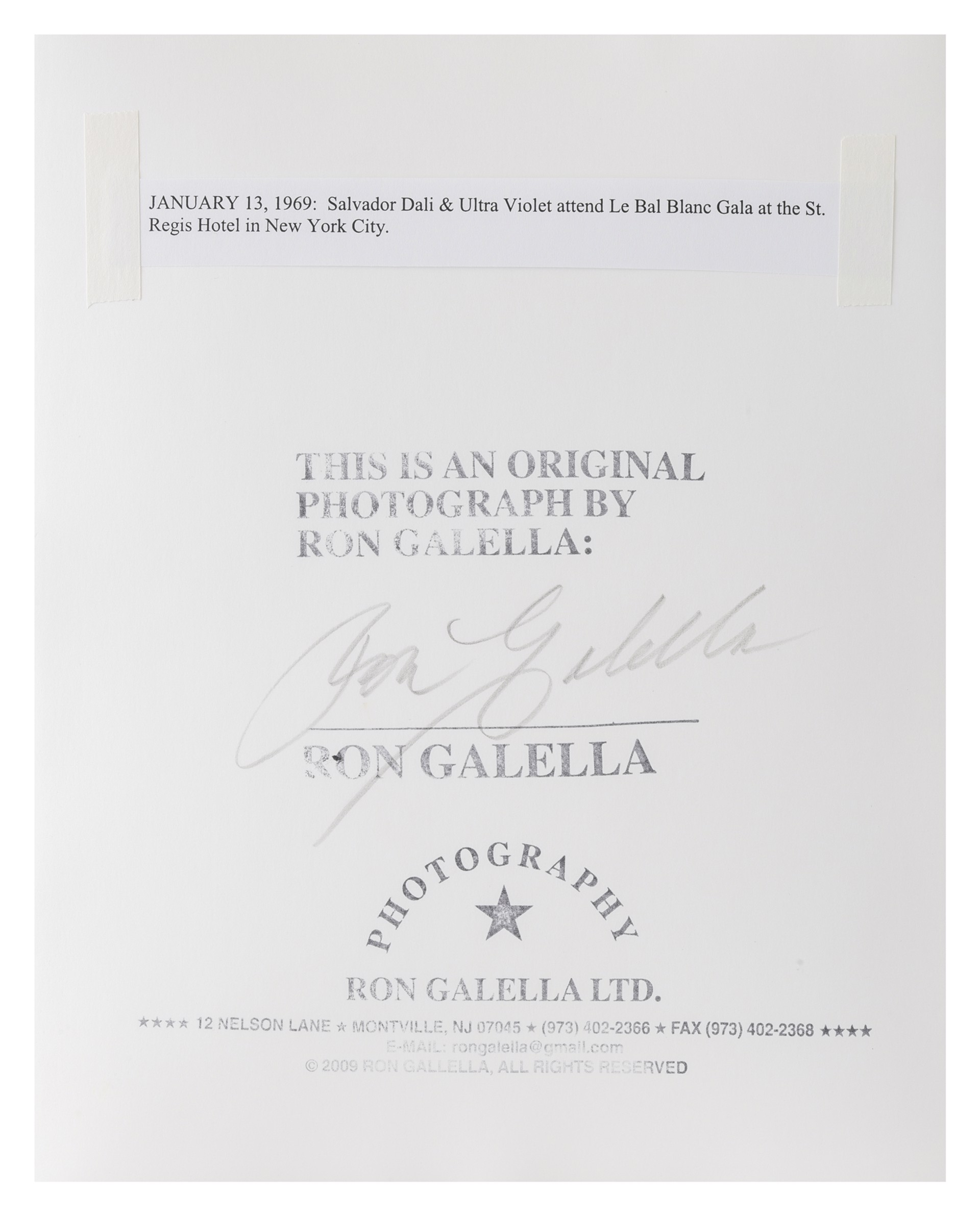 Salvador Dali and Ultra Violet by Ron Galella