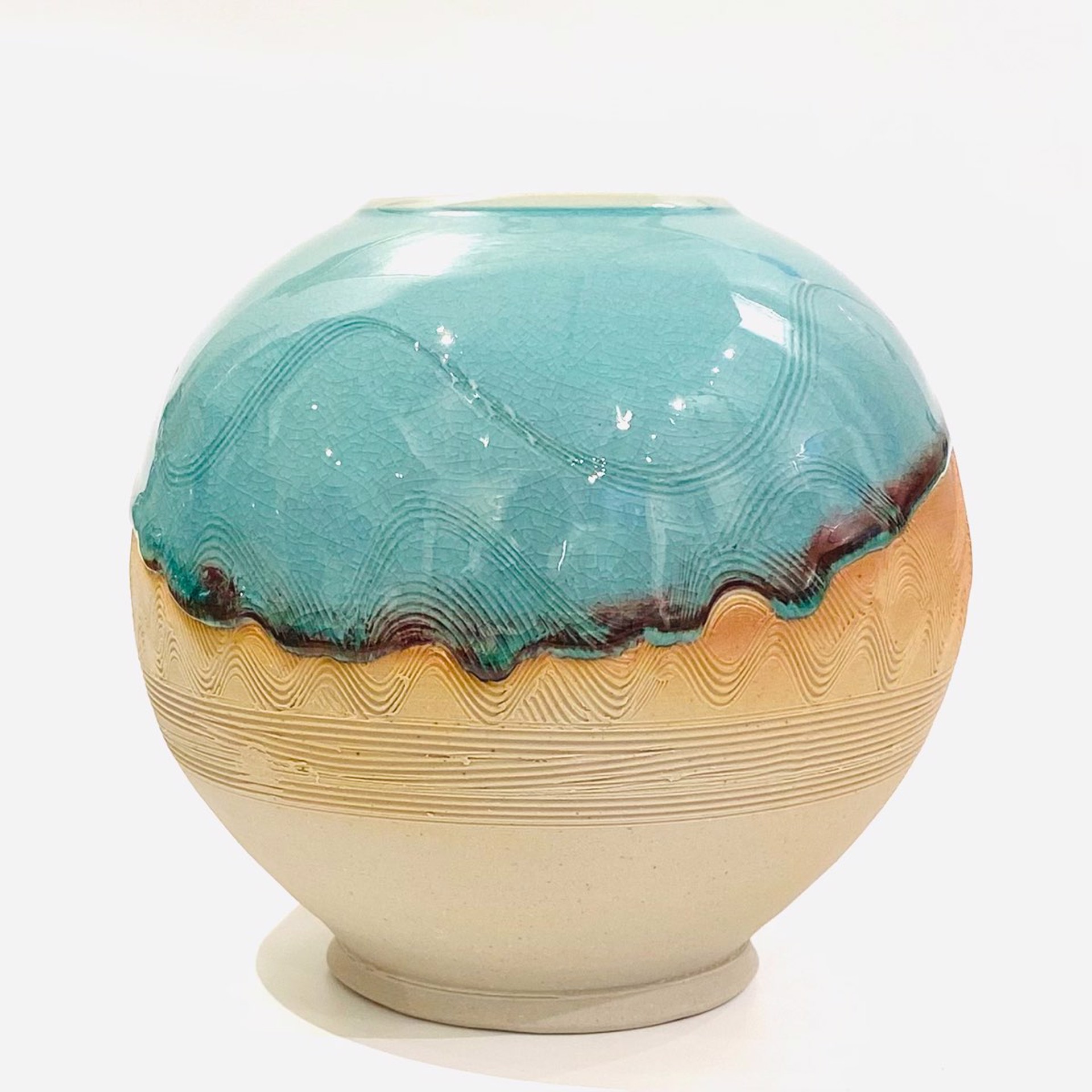 TH22-14 Medium Vase by Tierney Hall