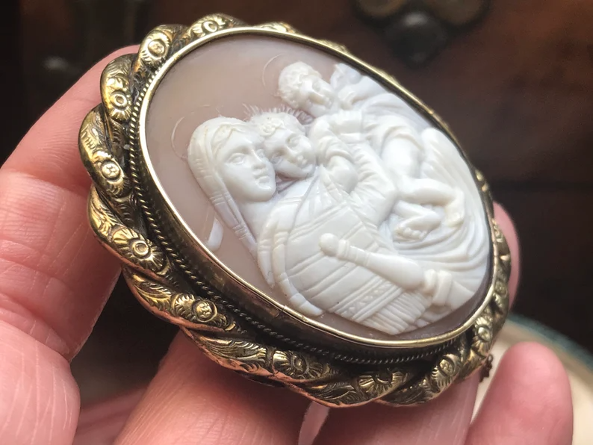 Victorian/Edwardian Italian religious Madonna with child, carved shell cameo brooch/pin by Cameo