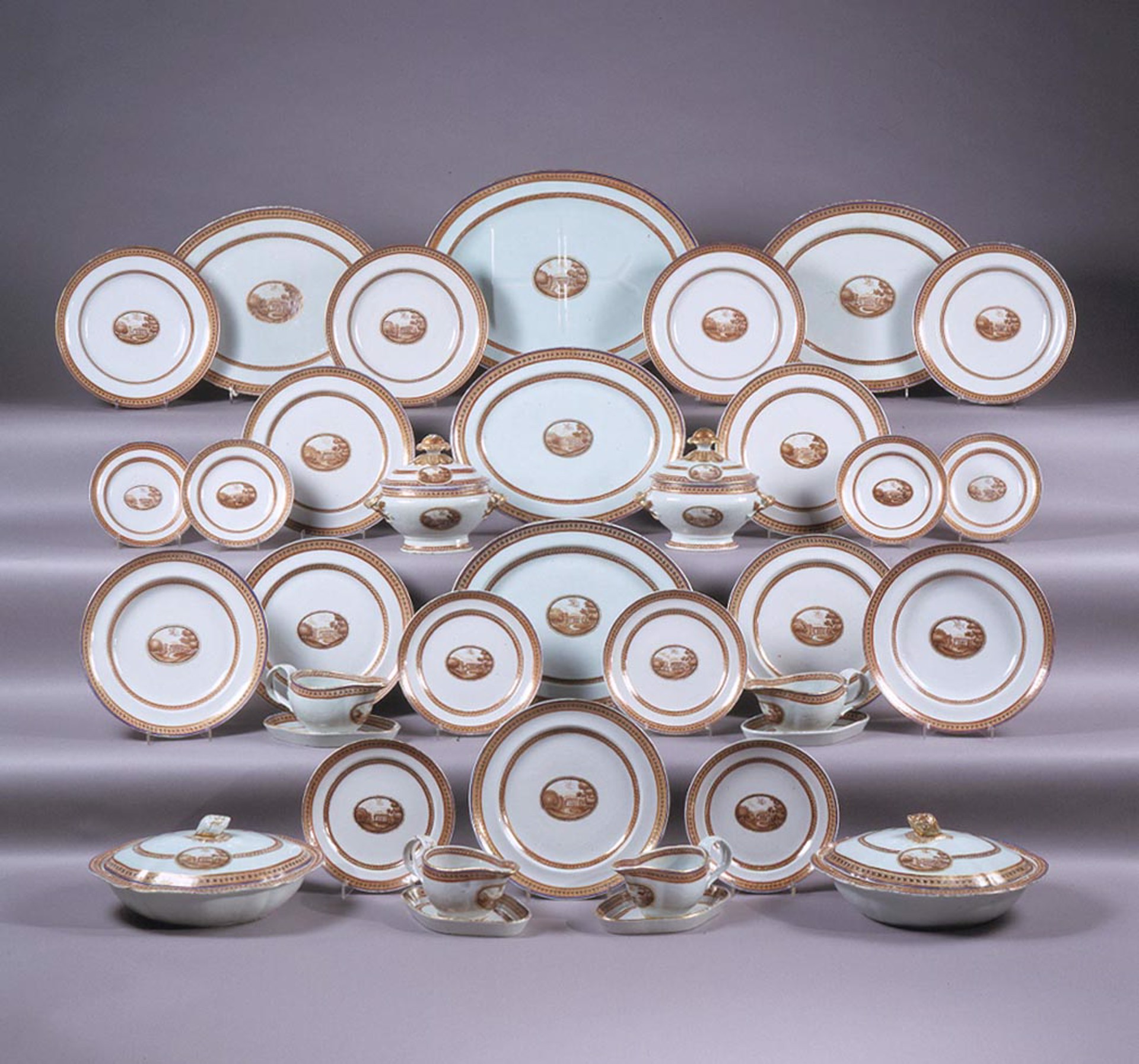 90-PIECE CHINESE EXPORT DINNER SERVICE